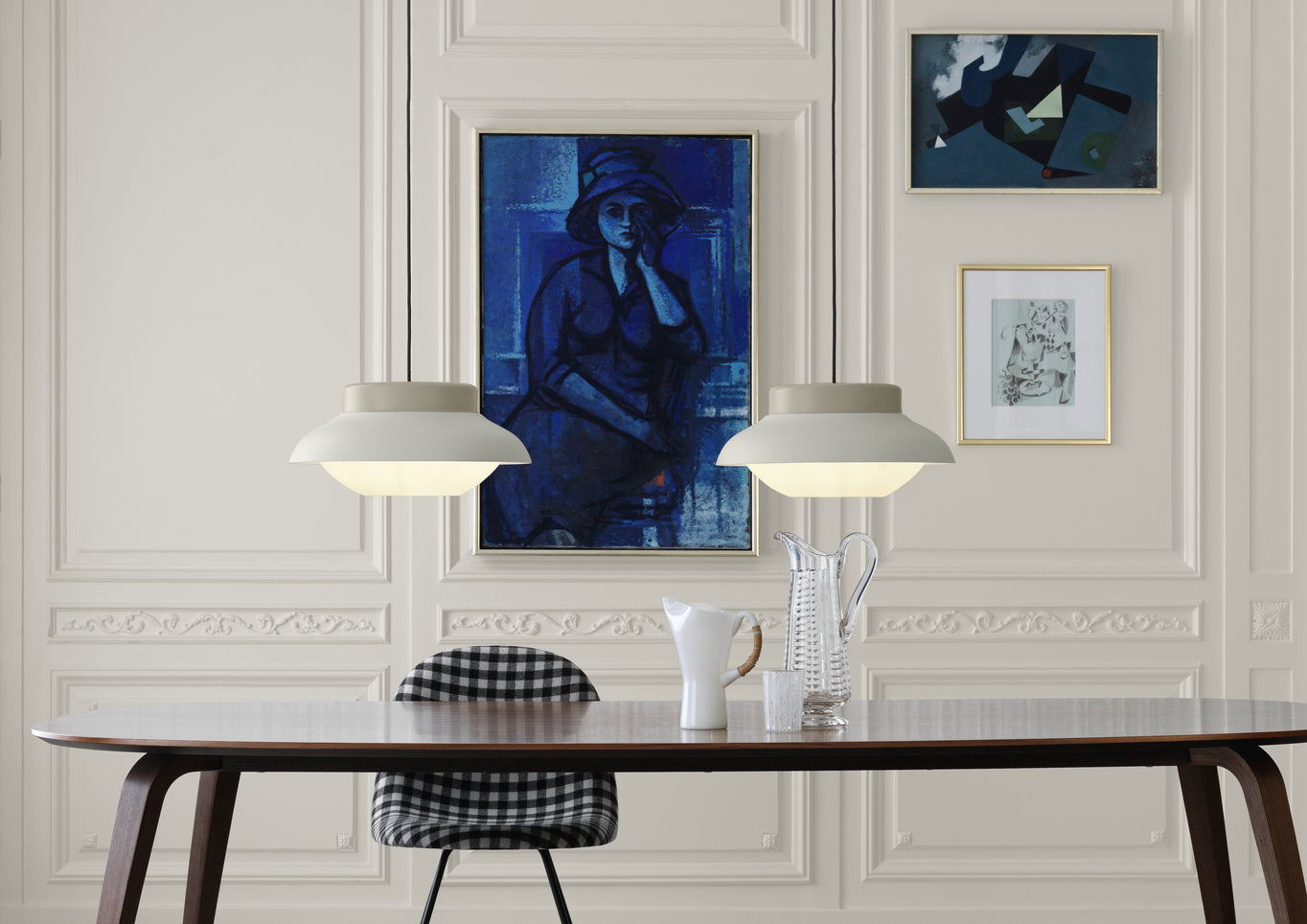 Oval table GUBI white marble with black base