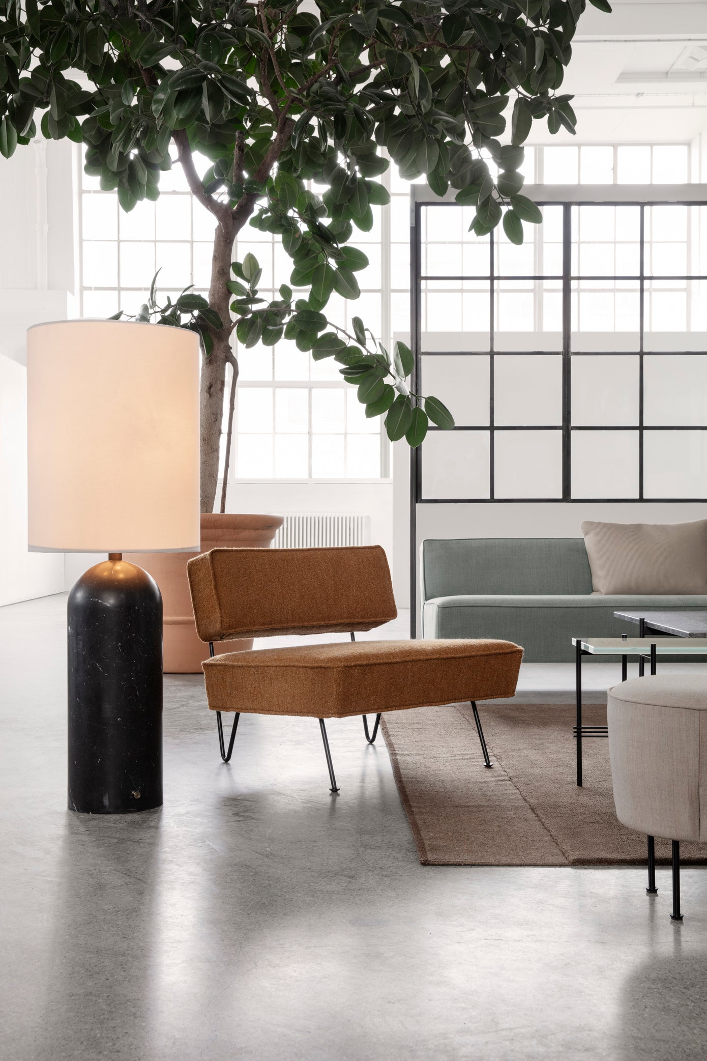 MODERN LINE pouf upholstered with a black base