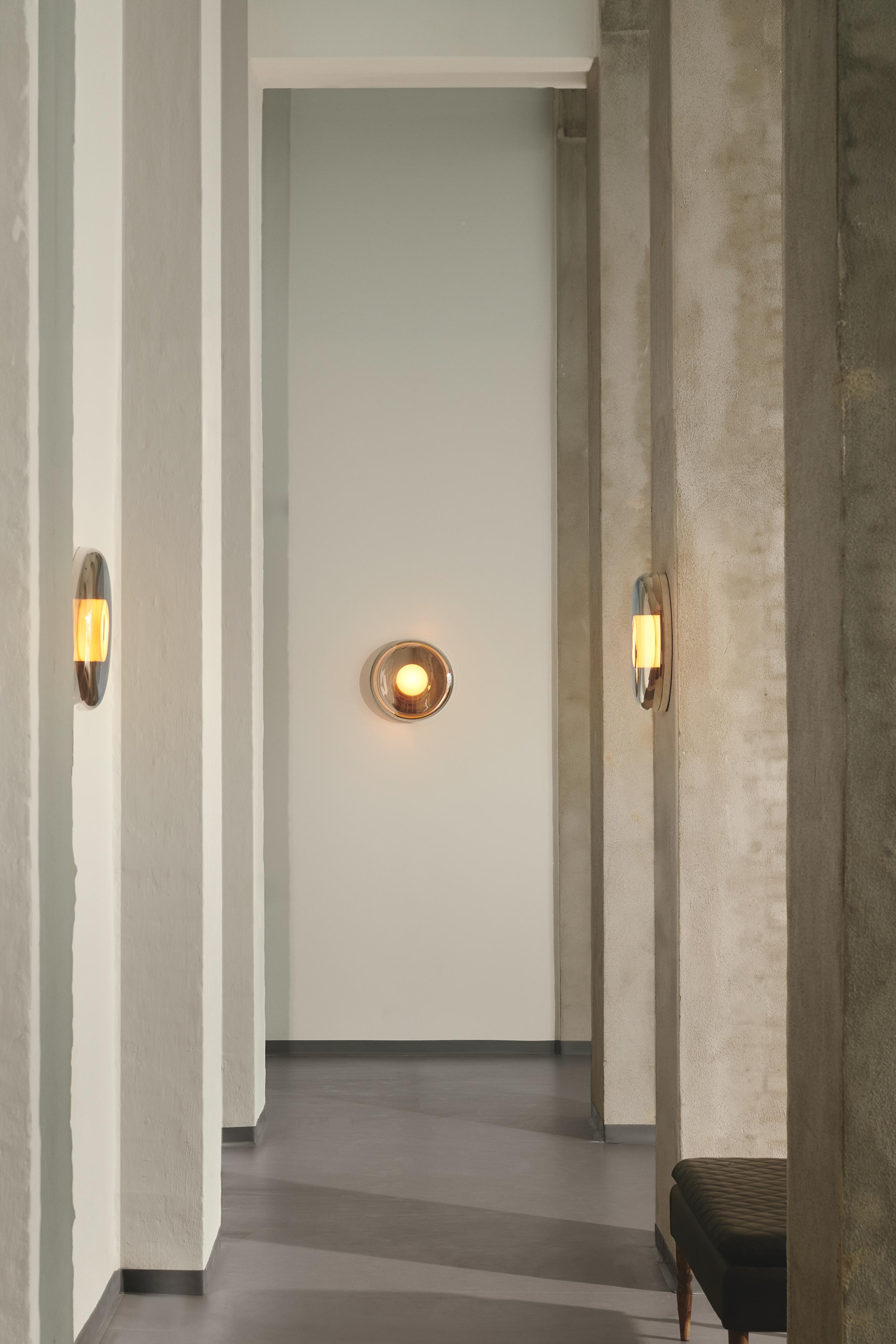 Wandleuchte ENDLESS mit beschichtetem Glas