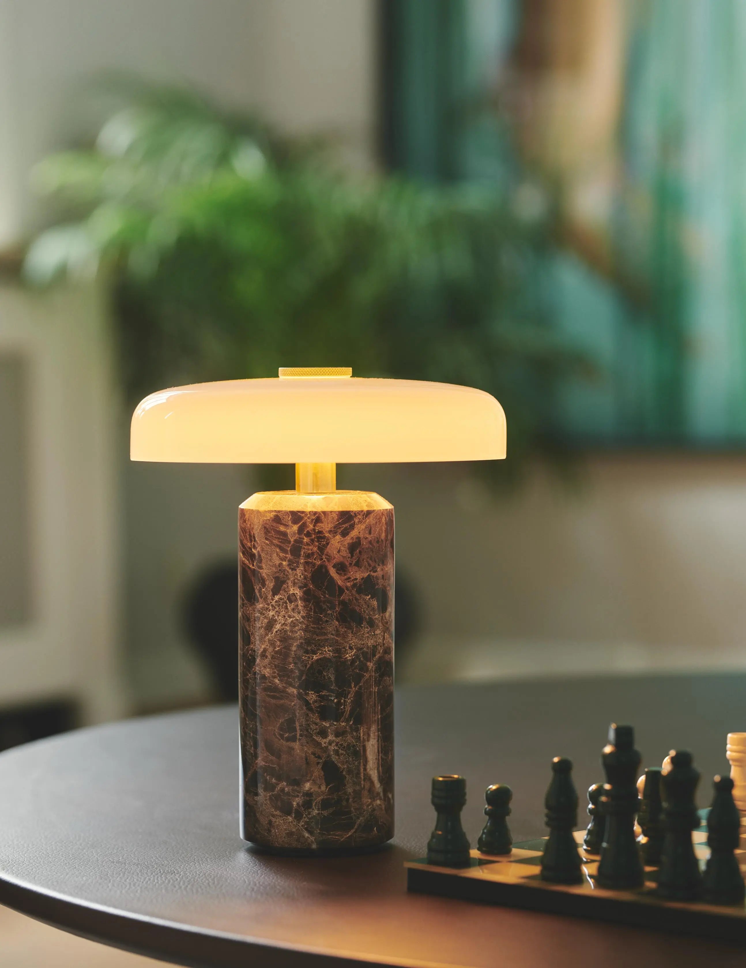 Lampa przenośna TRIP brązowy marmur z mlecznobiałym szkłem – szkło