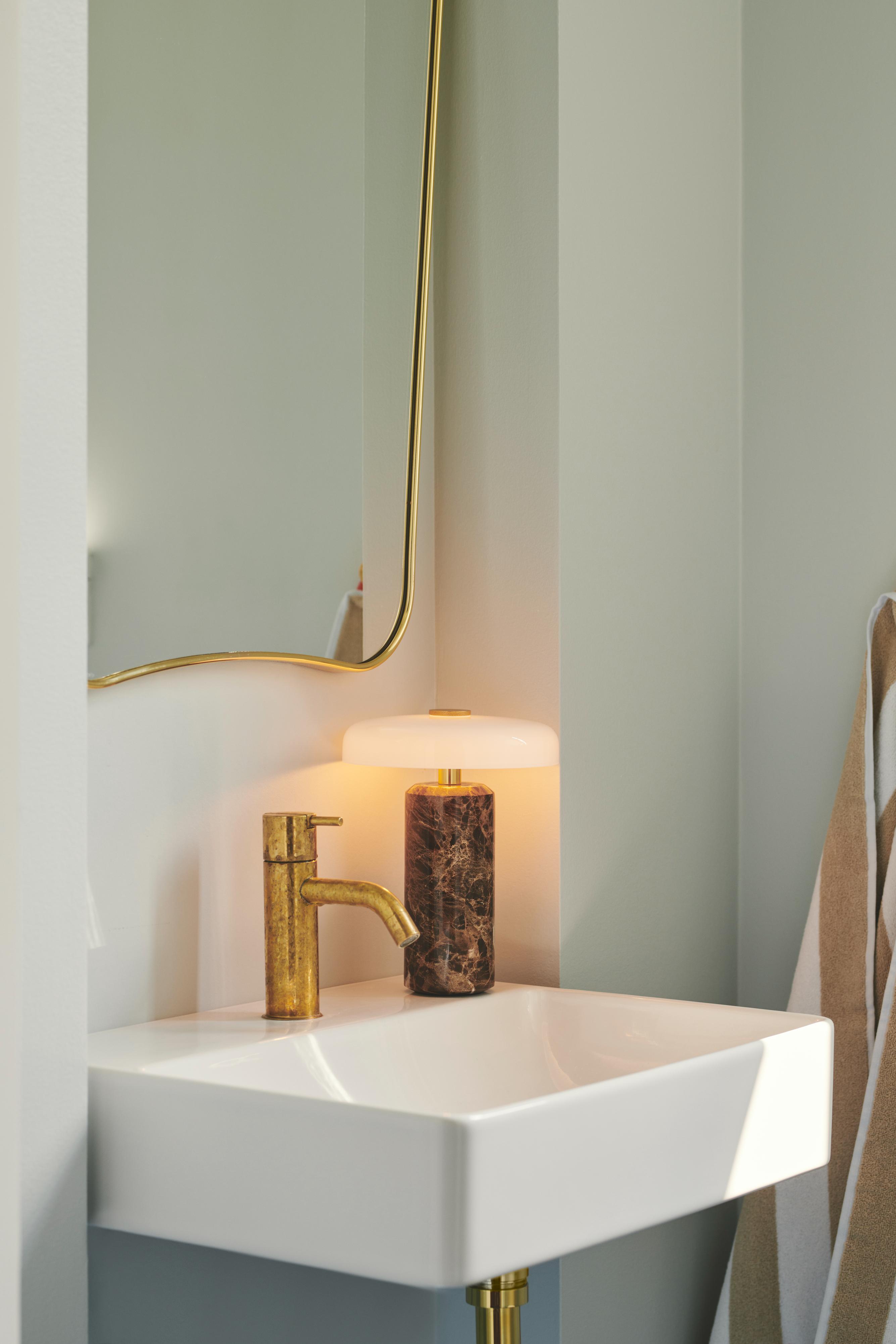 Tragbare Lampe TRIP brauner Marmor mit milchweißem Glas