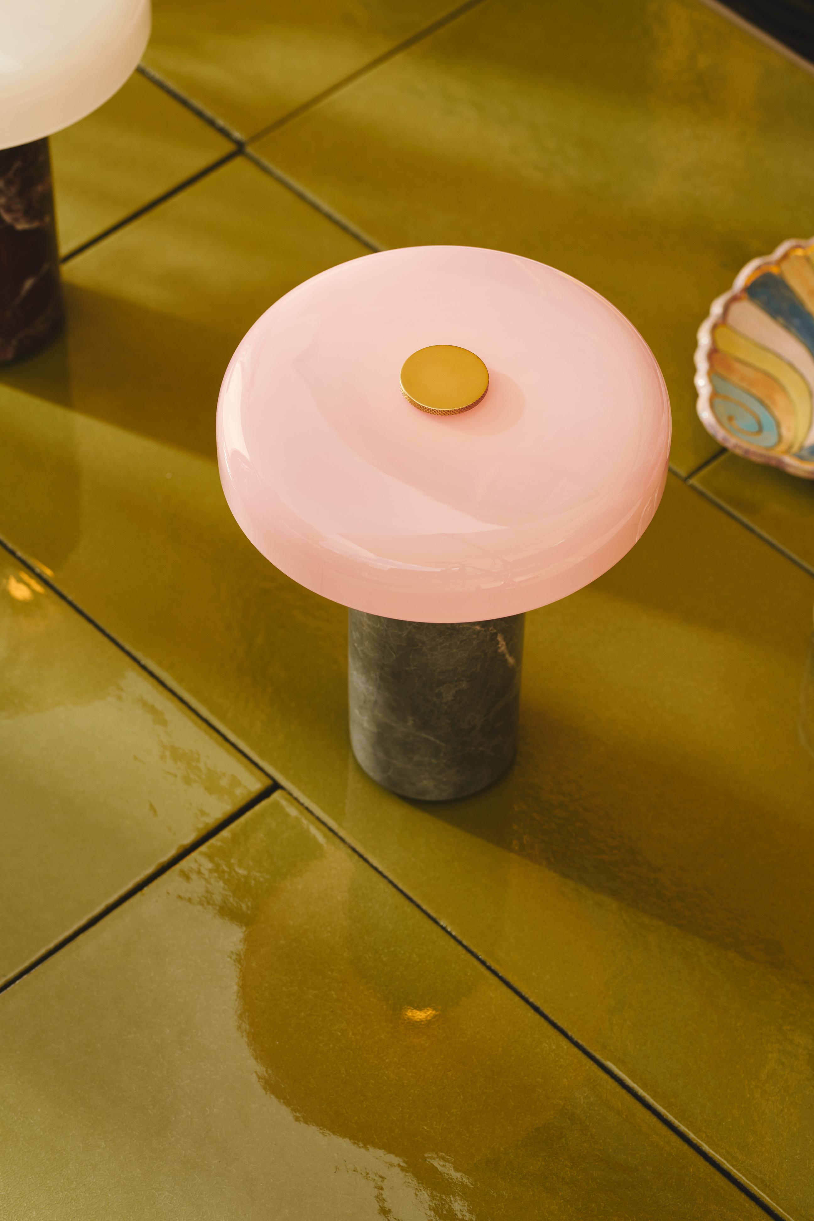 Tragbare Lampe TRIP silberner Marmor mit rosa Glas