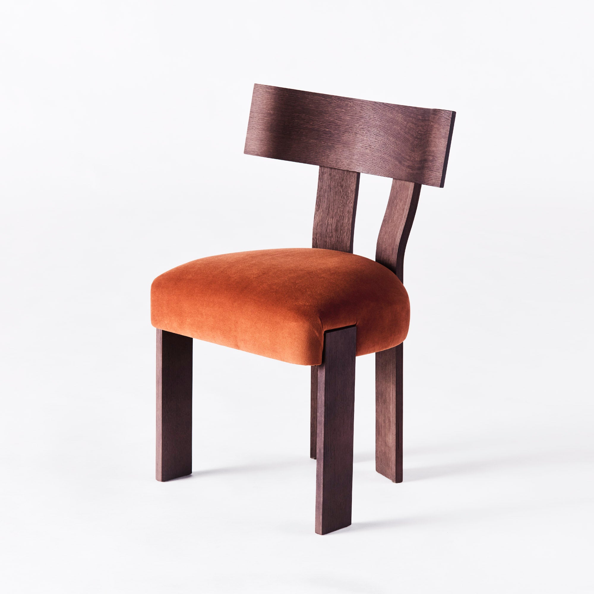 Stuhl ALBA orange mit dunklem Eichenfuß