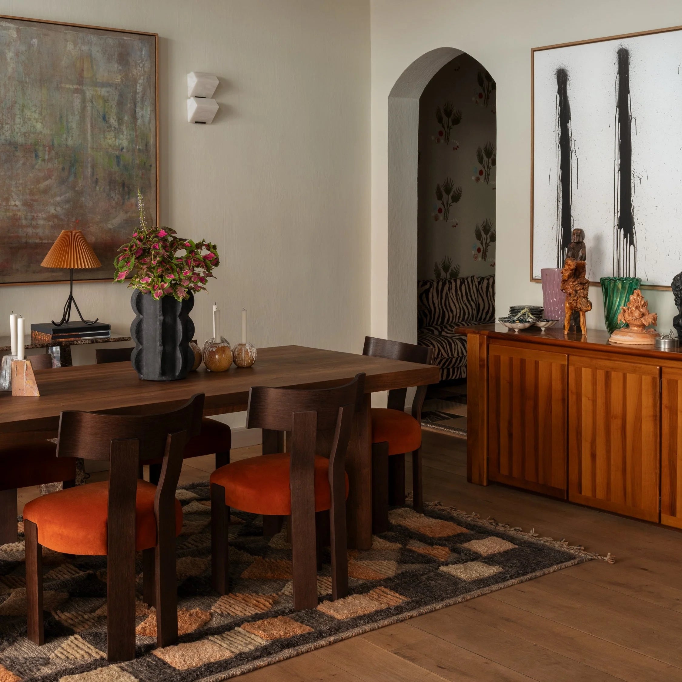 Stuhl ALBA orange mit dunklem Eichenfuß
