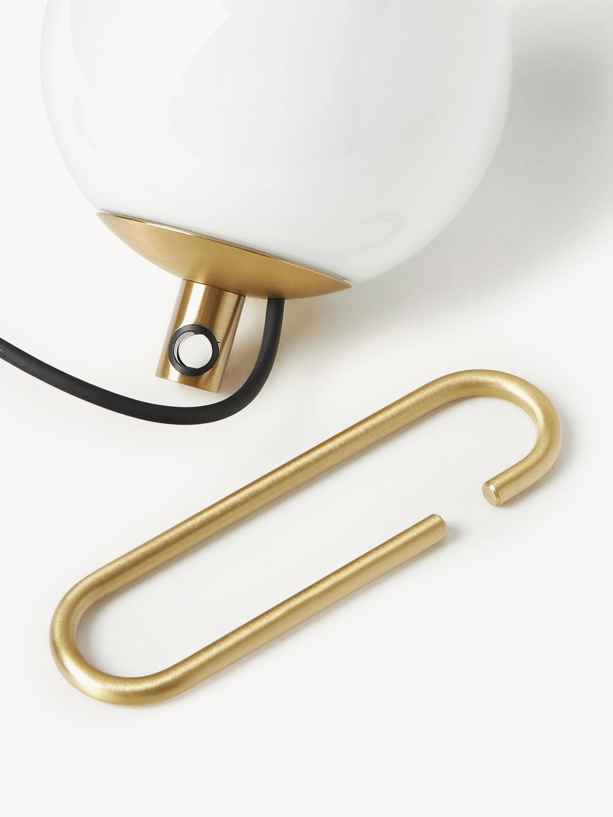 Tischlampe NH1217 aus Messing mit weißem Glas