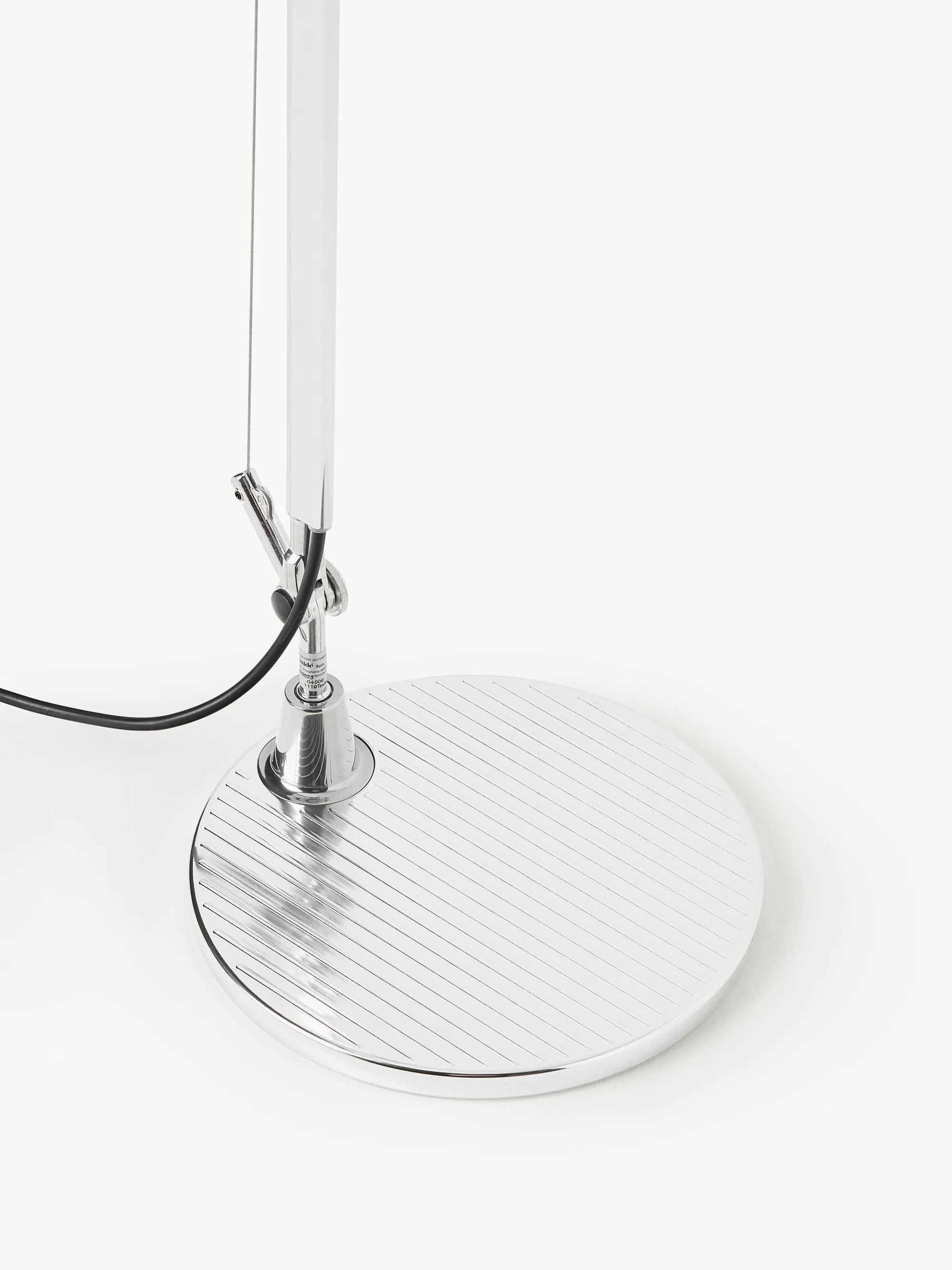 Stehlampe zum Lesen TOLOMEO BASCULANTE mit pergaminfarbener Schirm und silbernem Fuß