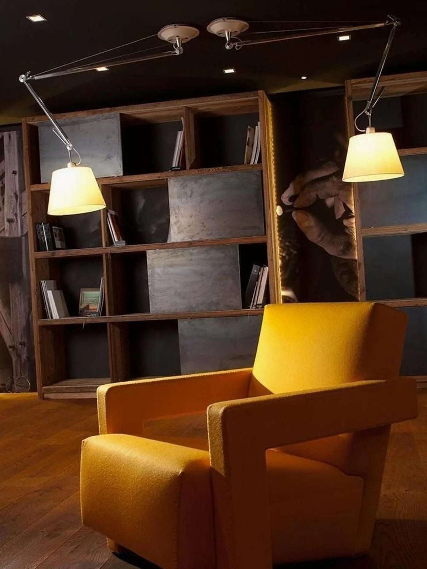 Adjustable pendant lamp TOLOMEO DECENTRATA with parchment shade and aluminum arm