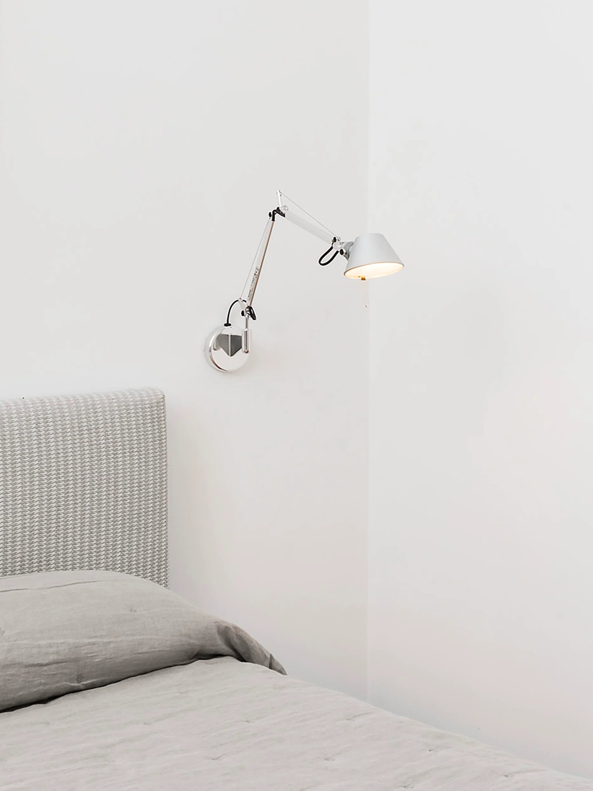 Adjustable wall lamp on TOLOMEO MICRO arm in matte aluminum