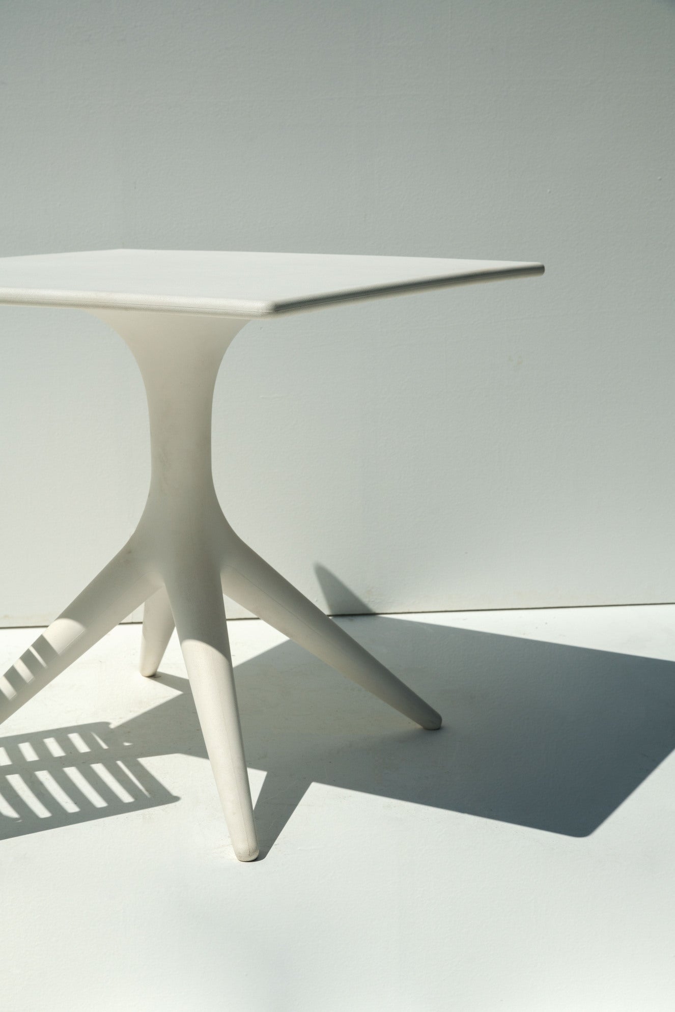 APP white garden table