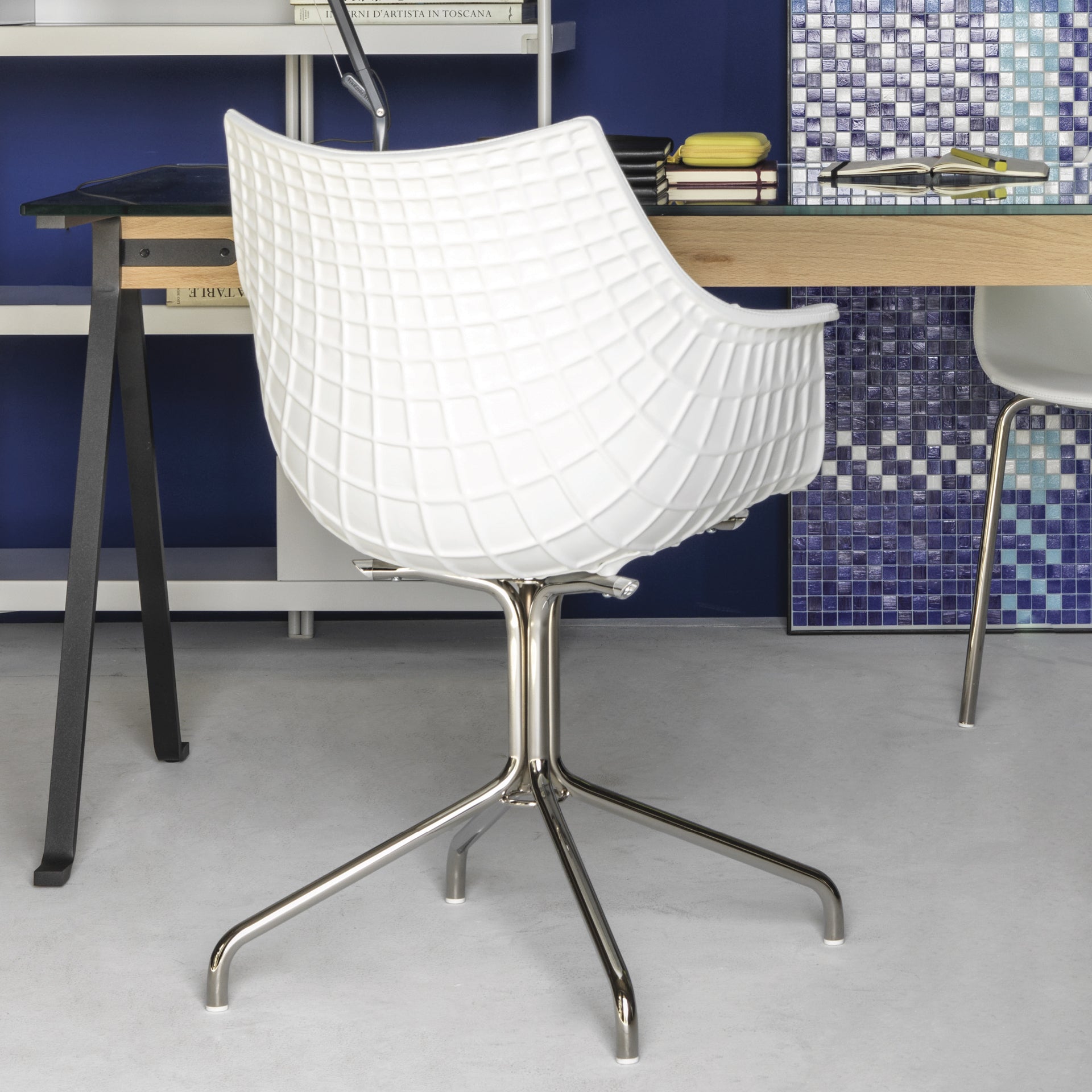 White Meridiana chair with a chrome base