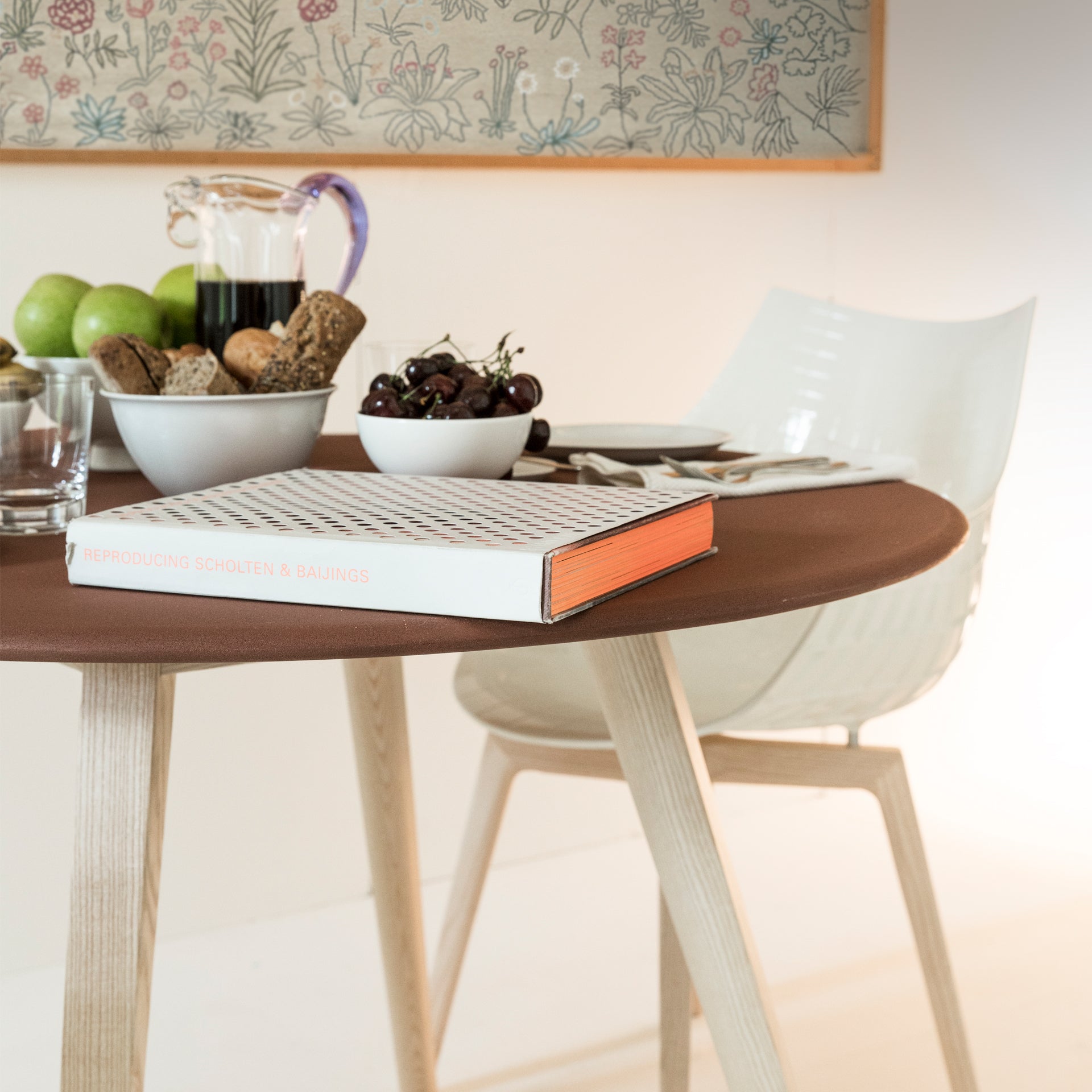 Transparent Meridiana chair with a black ash base