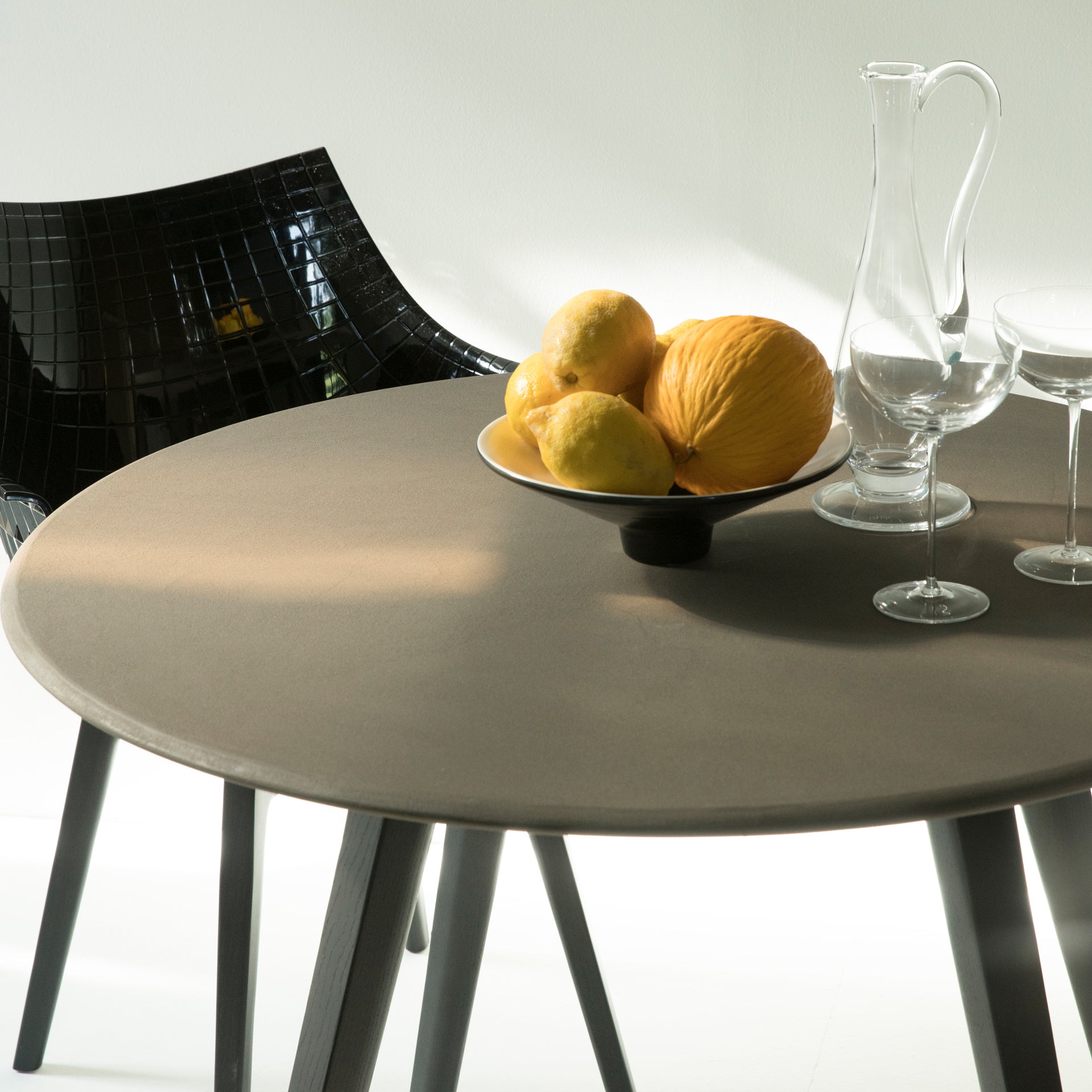 White Meridiana chair with a chrome base