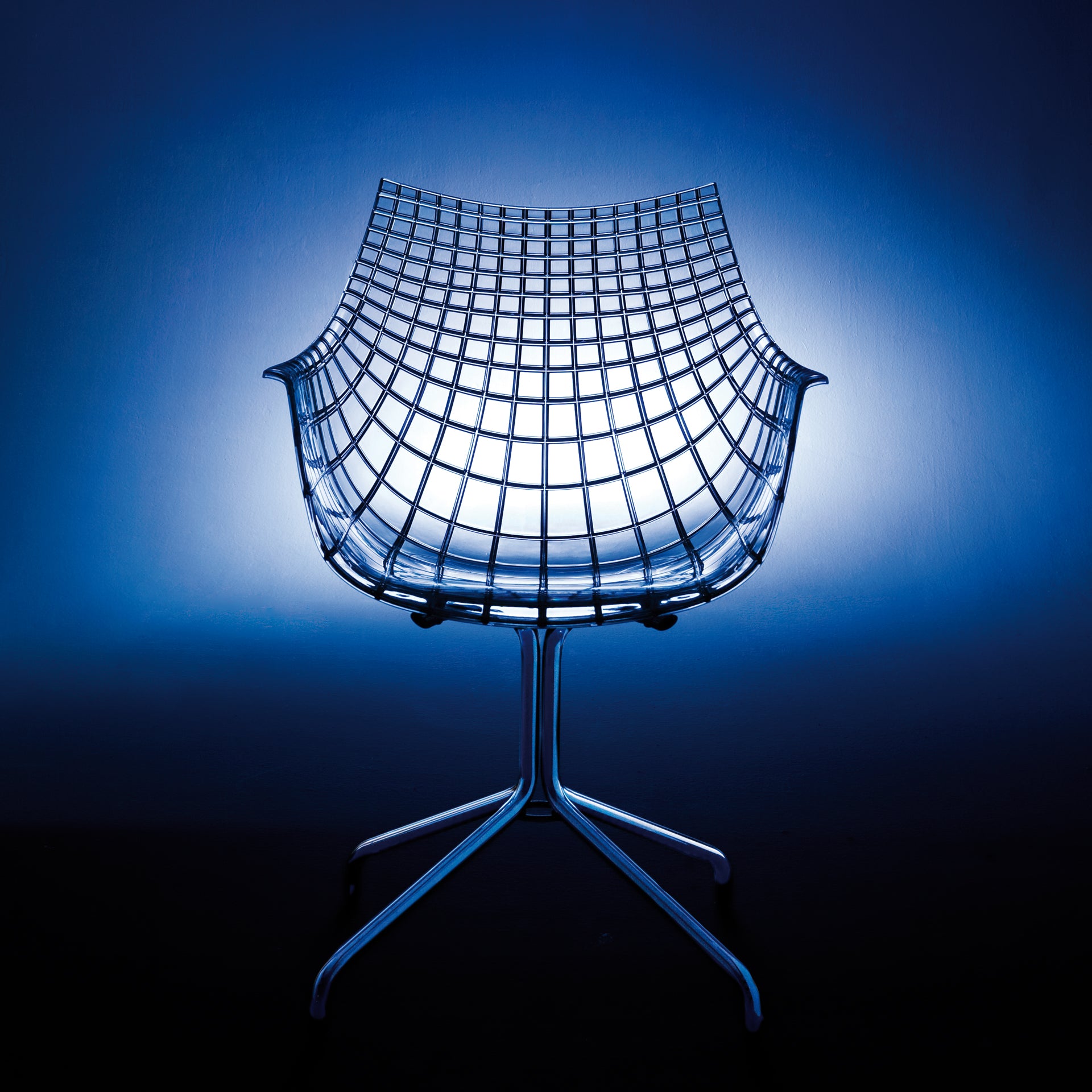 White Meridiana chair with a chrome base