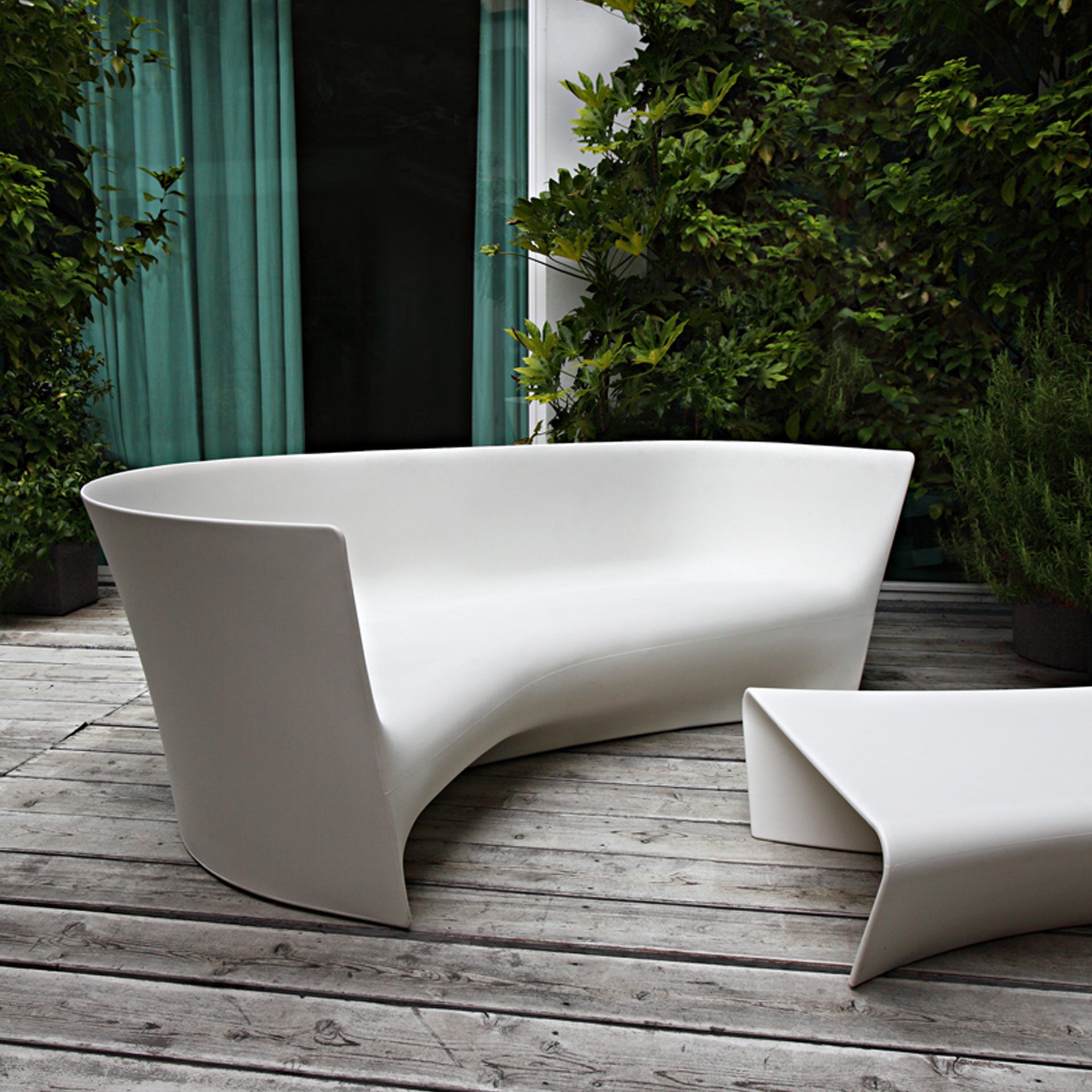 Piaffe white coffee table