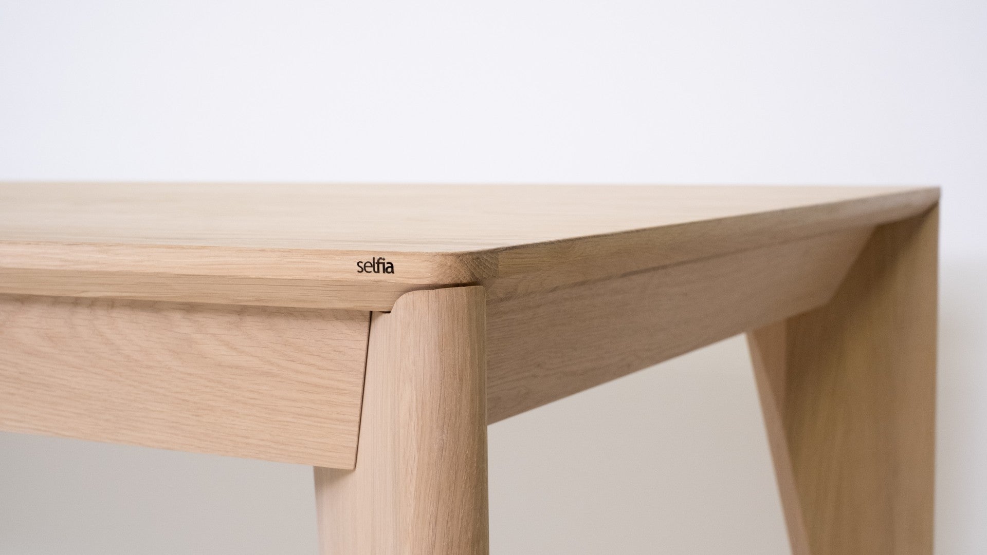 Level Tisch Massivholz