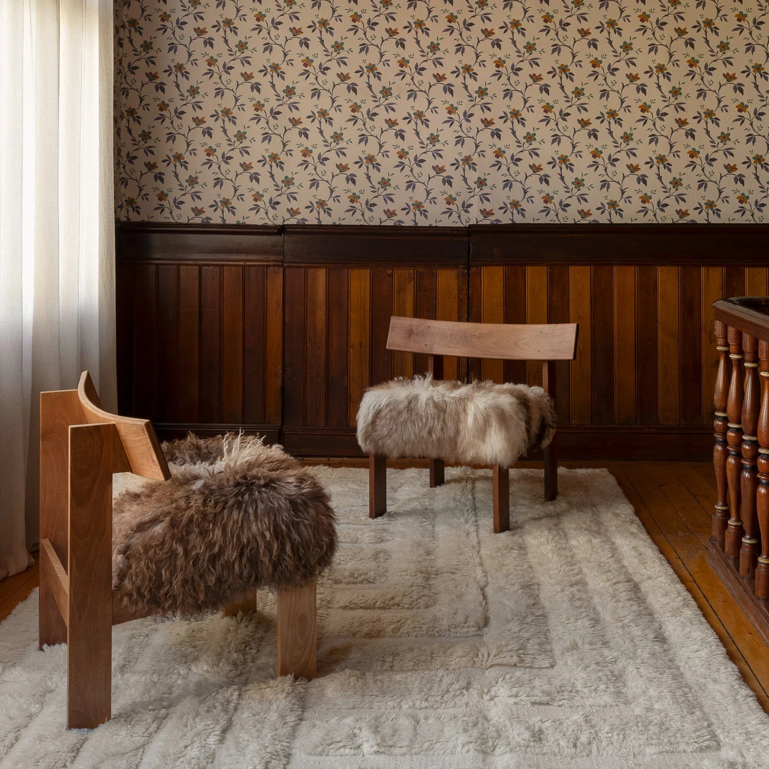 Sessel EASY aus Nussbaumholz und Schafsleder