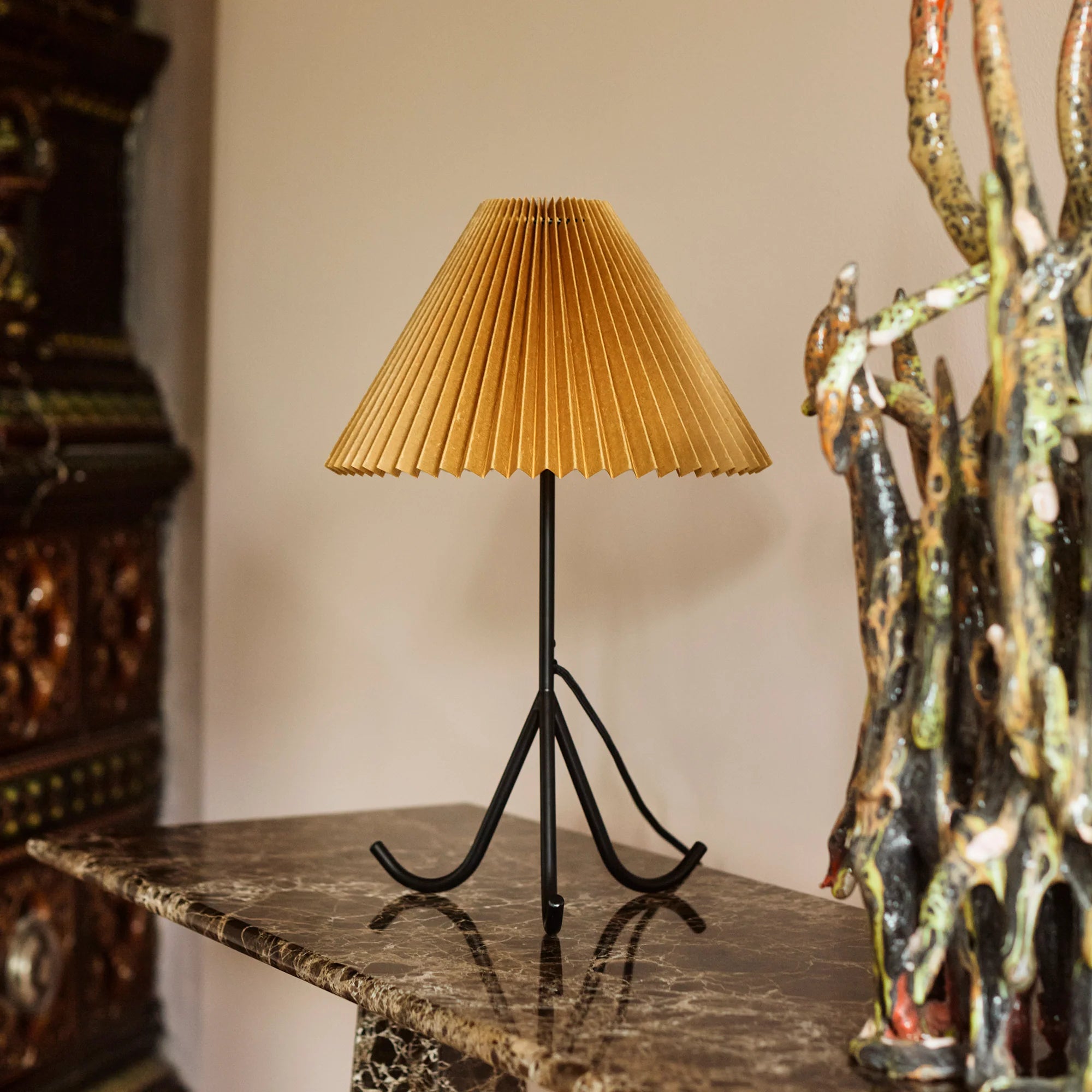 Lampa stołowa GERALDINE ochra z czarną podstawą
