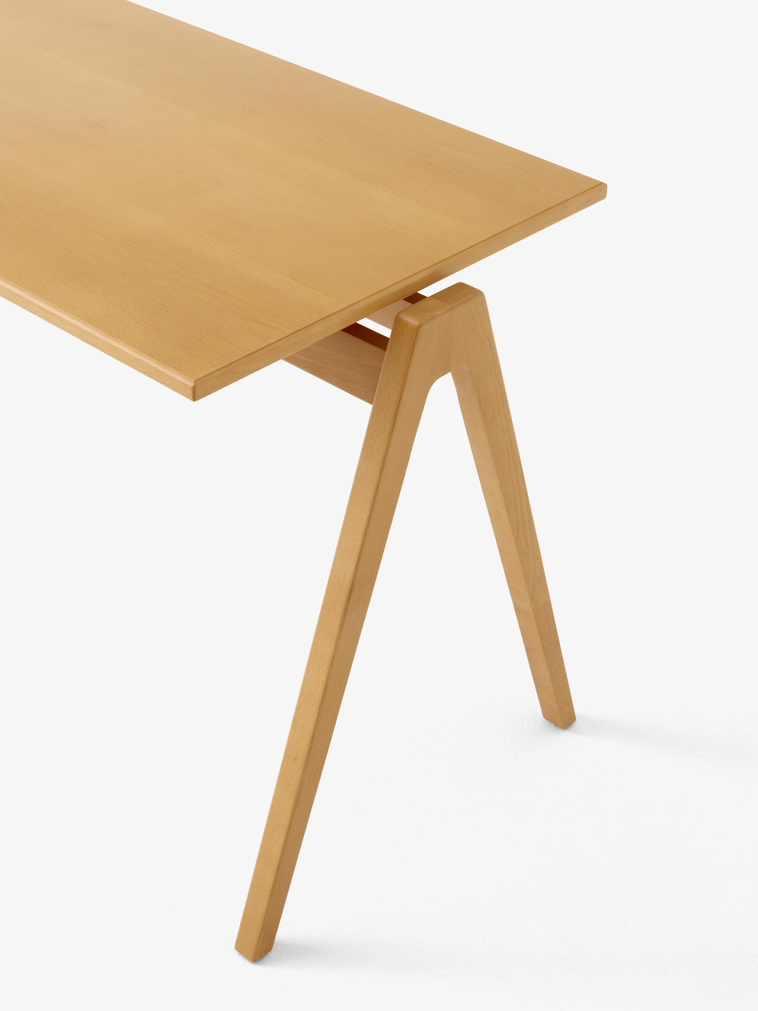 DAYSTAK RD3 desk made of beech wood