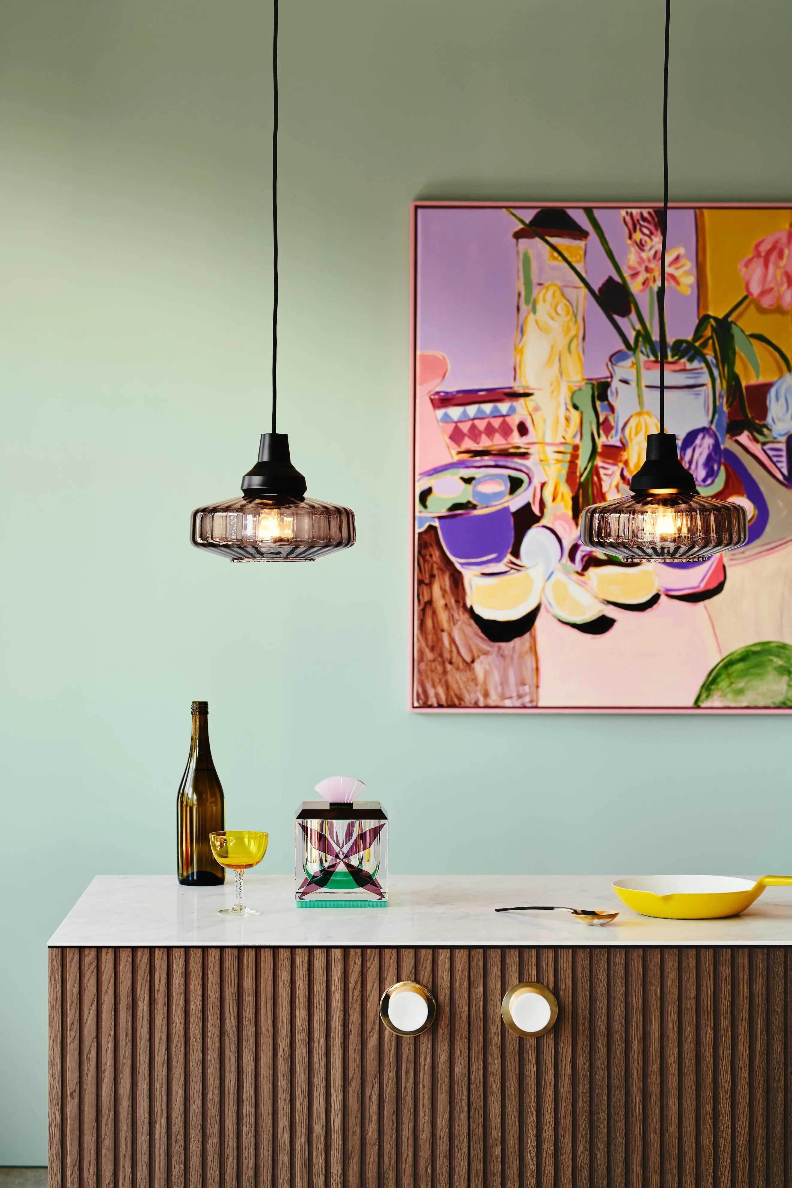 Lampa wisząca NEW WAVE OPTIC dymione szkło z czarnym wykończeniem – Design By Us