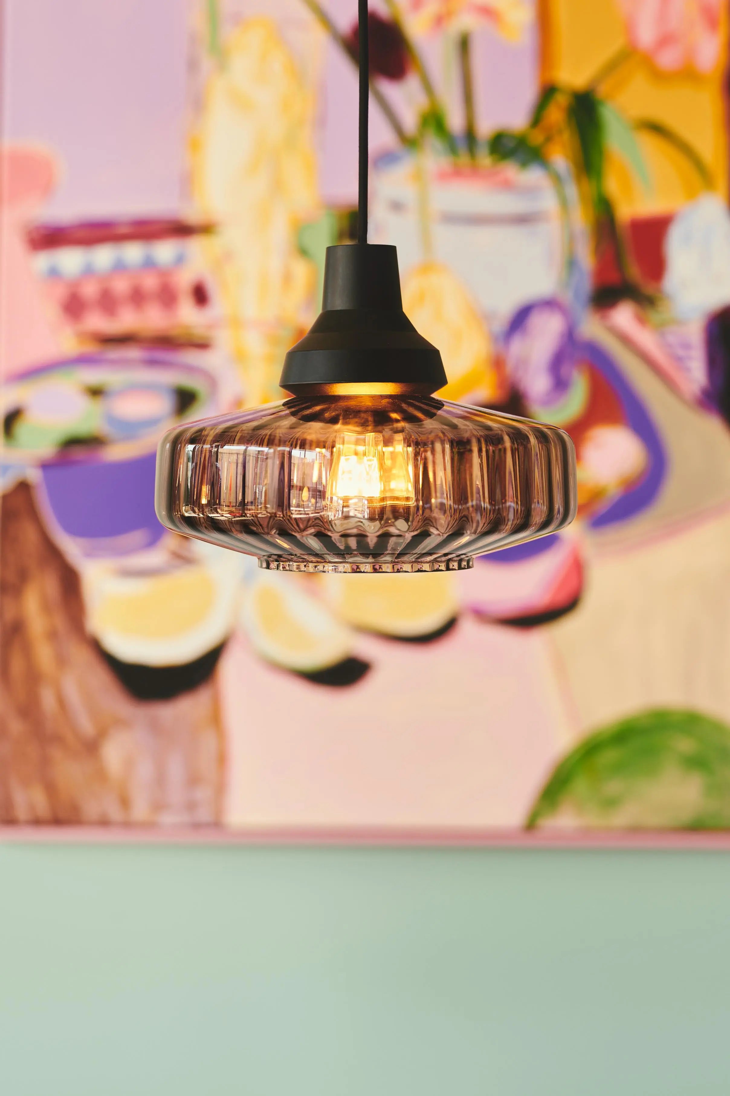 Lampa wisząca NEW WAVE OPTIC dymione szkło z czarnym wykończeniem – styl nowoczesny