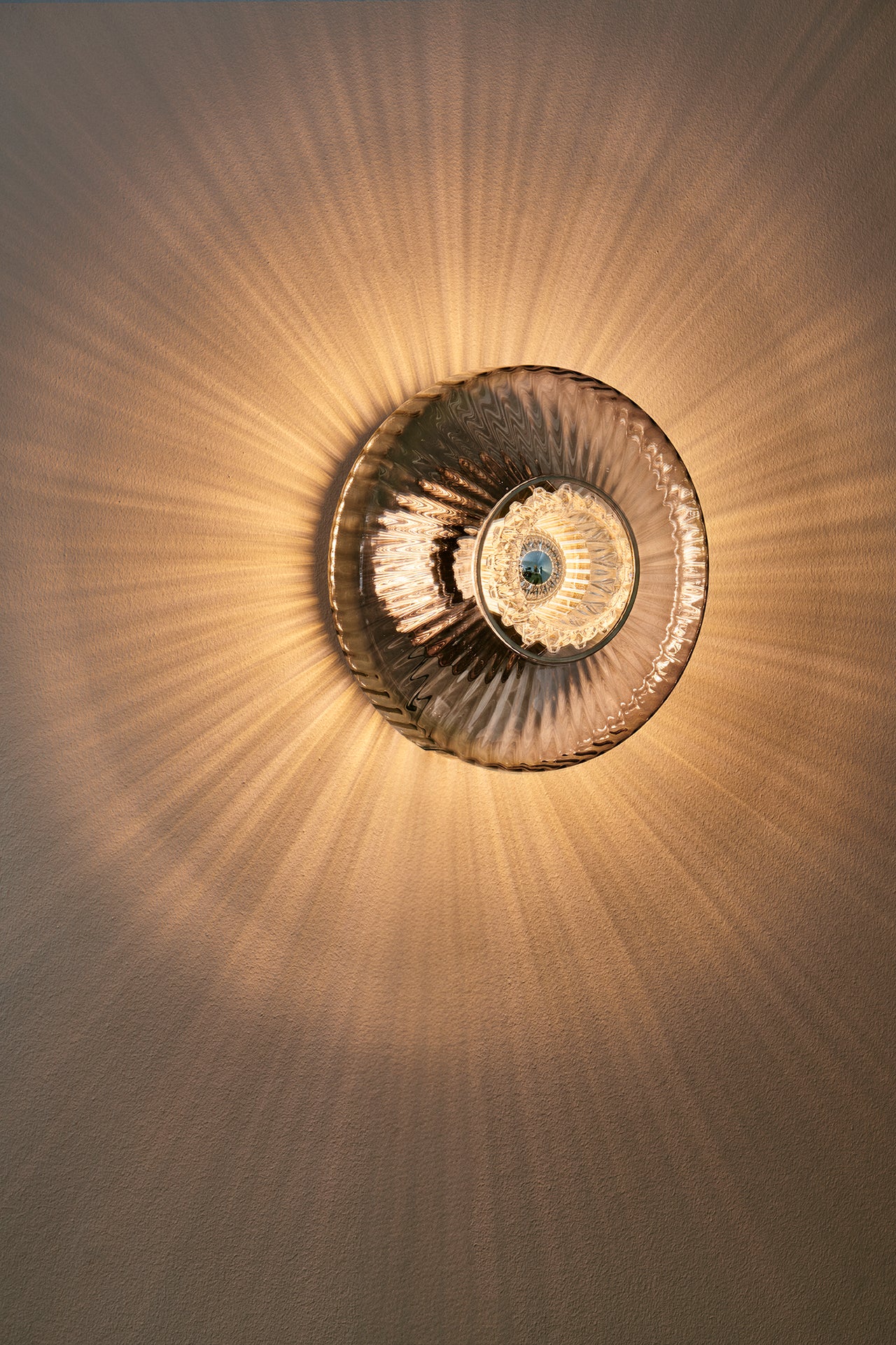 Wandleuchte NEW WAVE OPTIC mit dymionem Glas