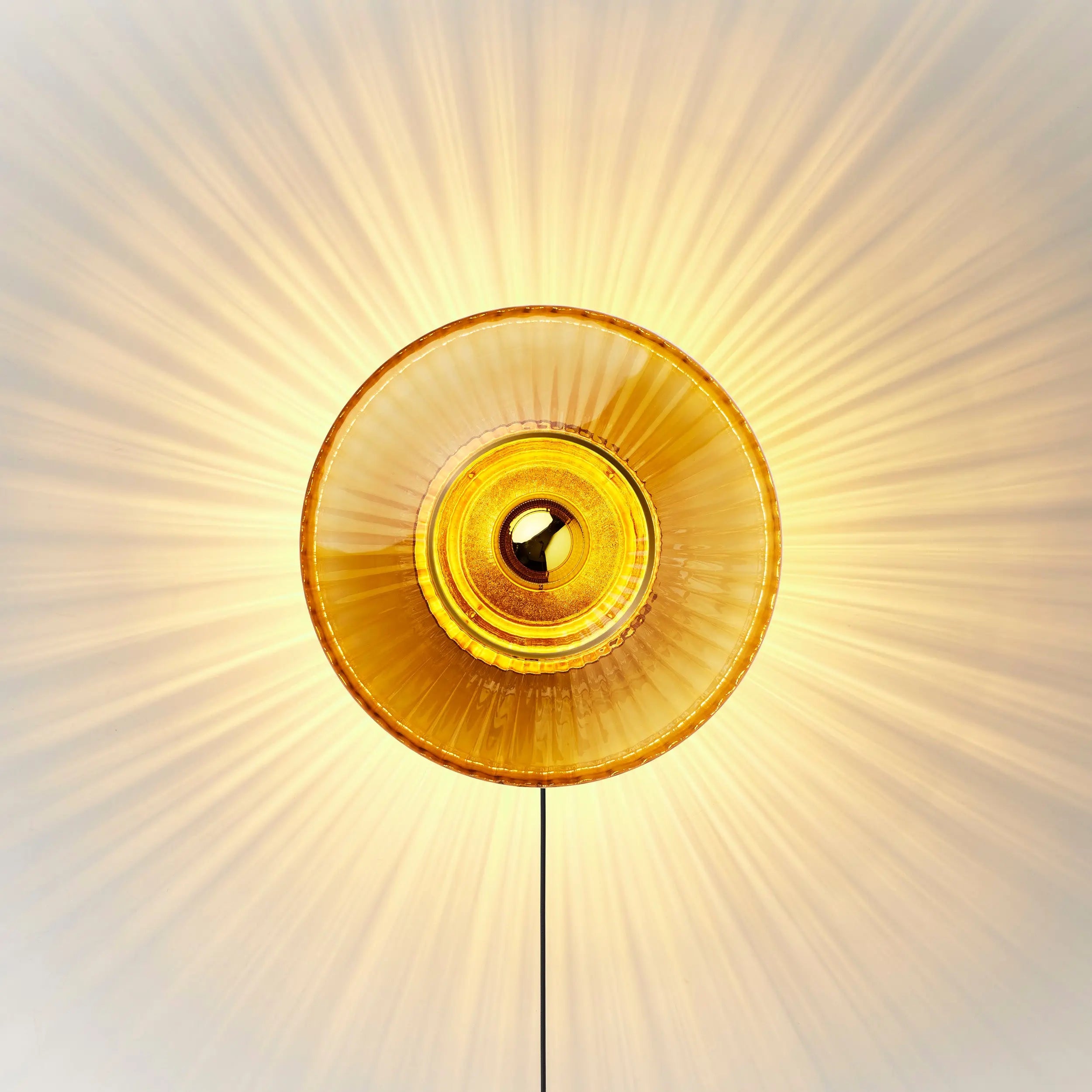 Kinkiet NEW WAVE OPTIC bursztynowy transparentny na ścianę – Design By Us
