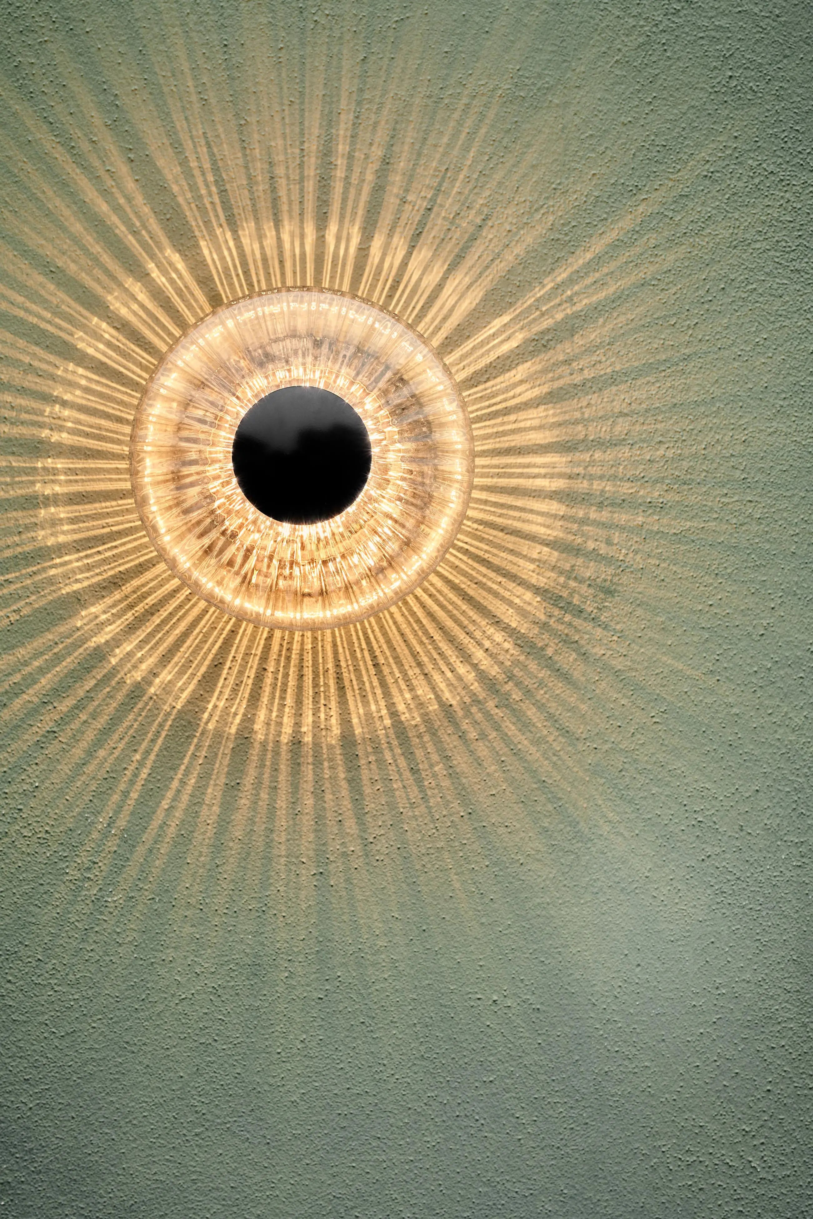 Kinkiet zewnętrzny NEW WAVE OPTIC transparentny z czarnym wykończeniem z oświetleniem LED