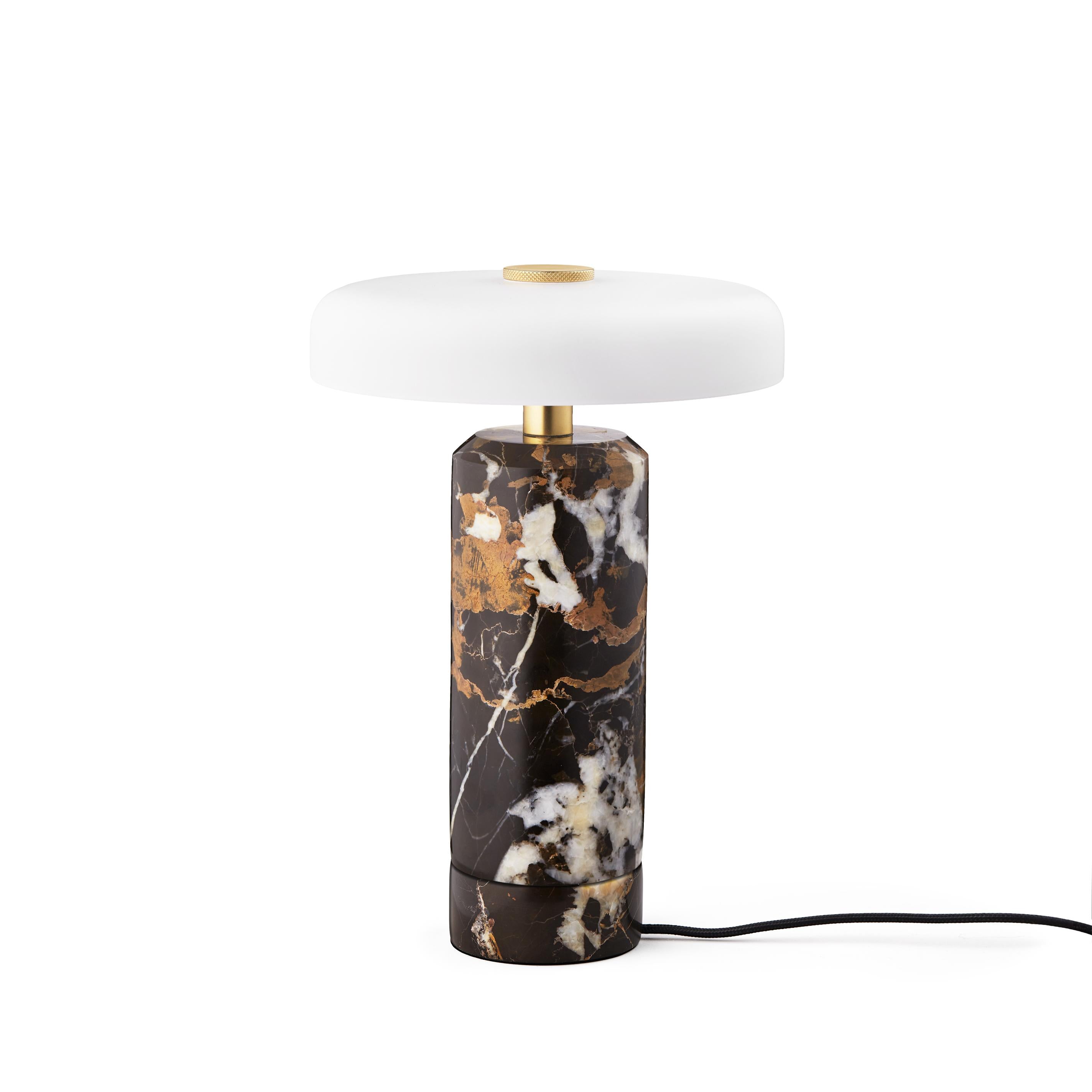 Tragbare Lampe TRIP schwarz-brauner Marmor mit milchweißem Glas