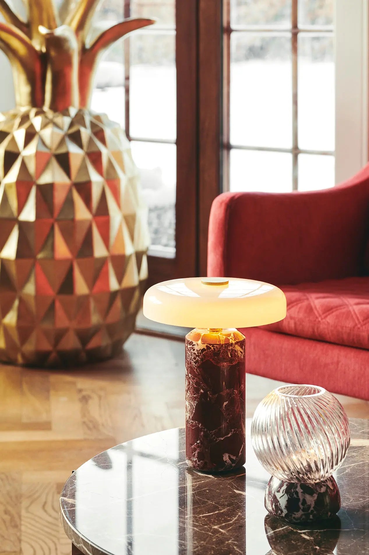 Lampa przenośna TRIP burgundowy marmur z mlecznobiałym szkłem – szkło, Design By Us