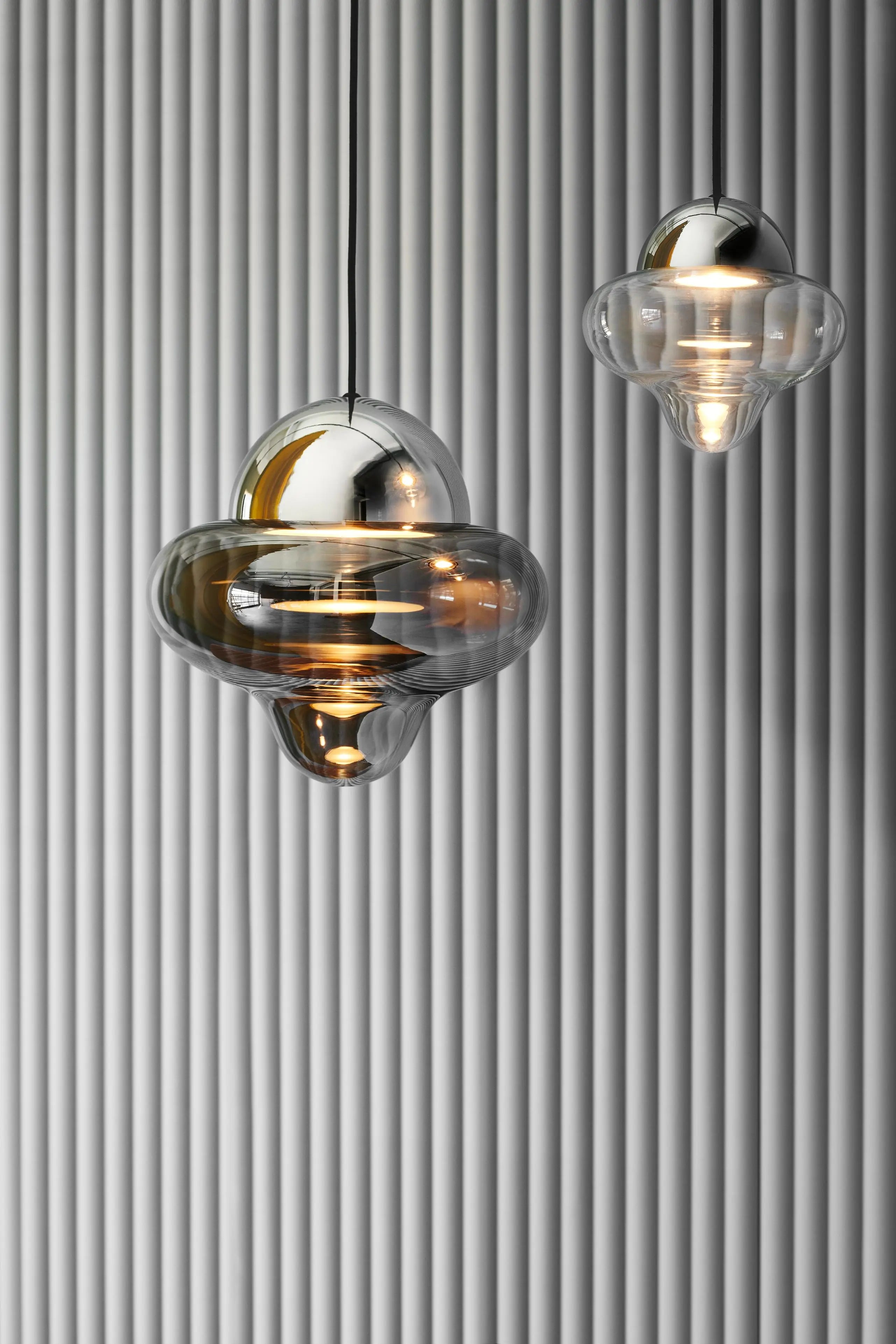 Lampa wisząca NUTTY szkło dymione ze srebrnym wykończeniem – metal