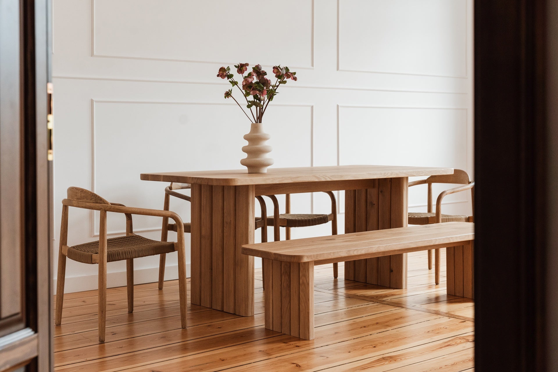 LEON Table in Oak Wood