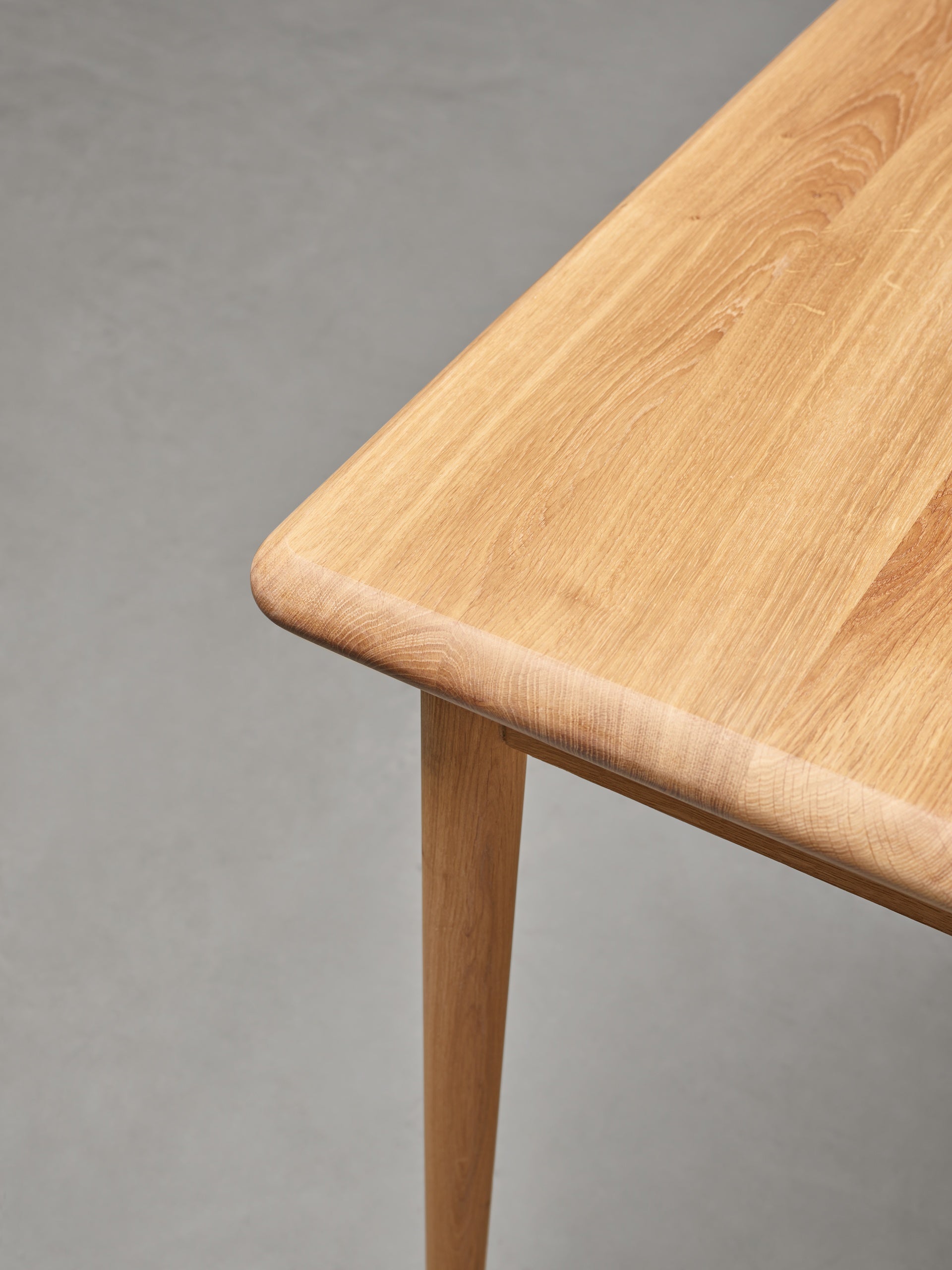 OLIVIA Table Oak Wood