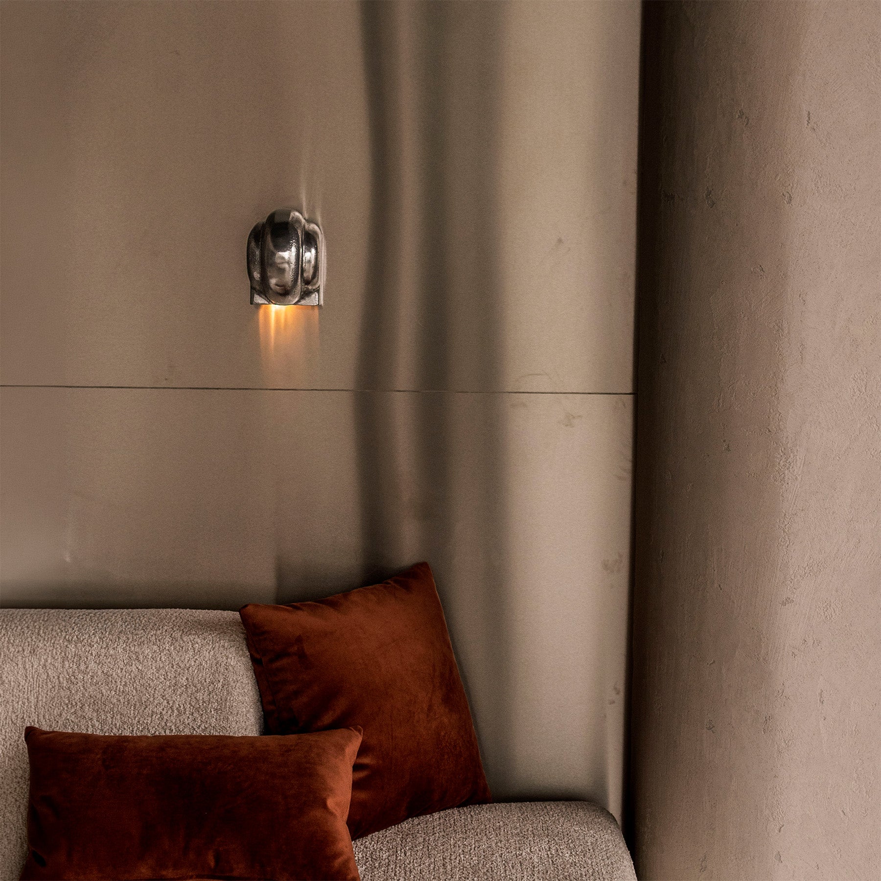 TRYTON Aluminum Wall Lamp