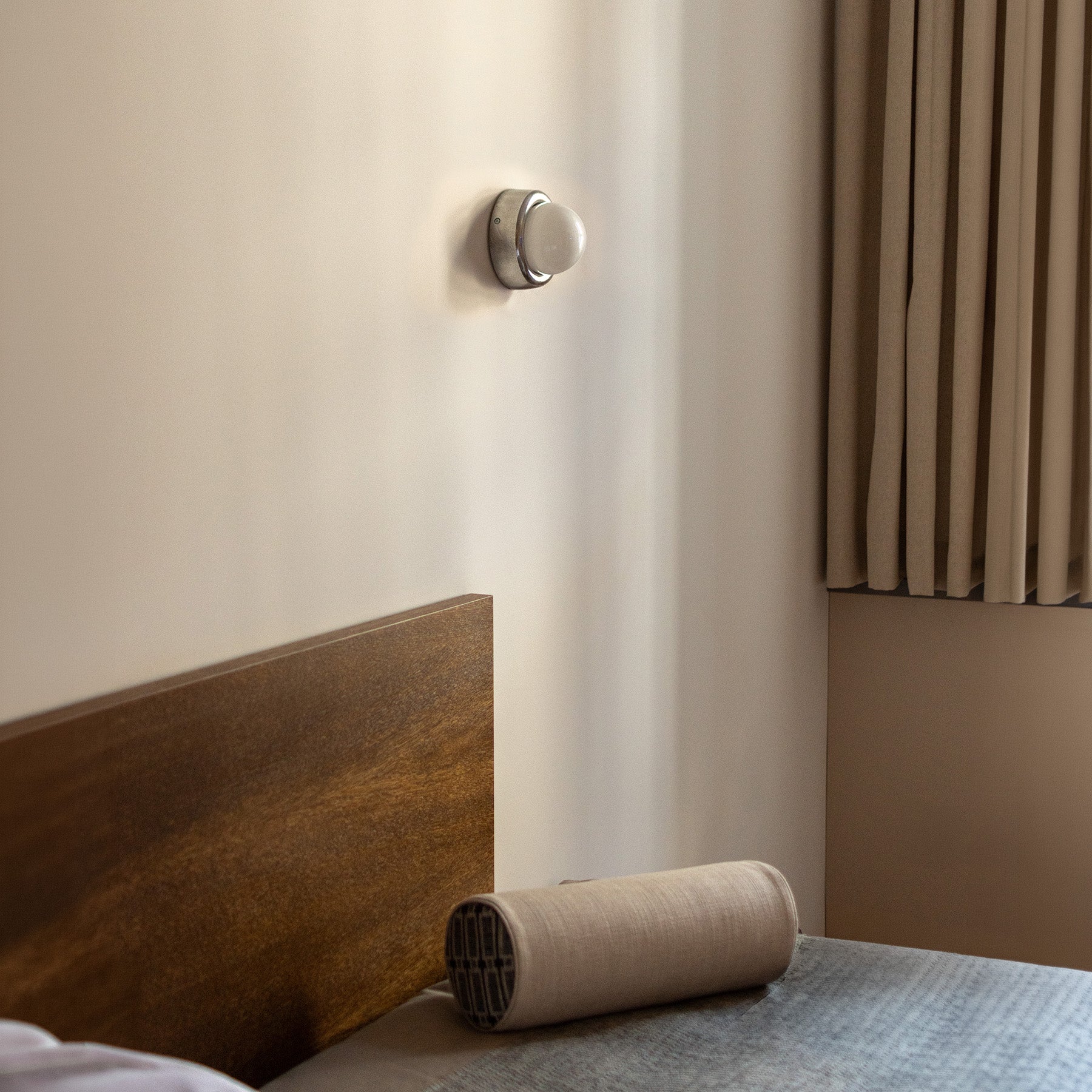 SOLO Wall Lamp with Opal Glass and Aluminum Base