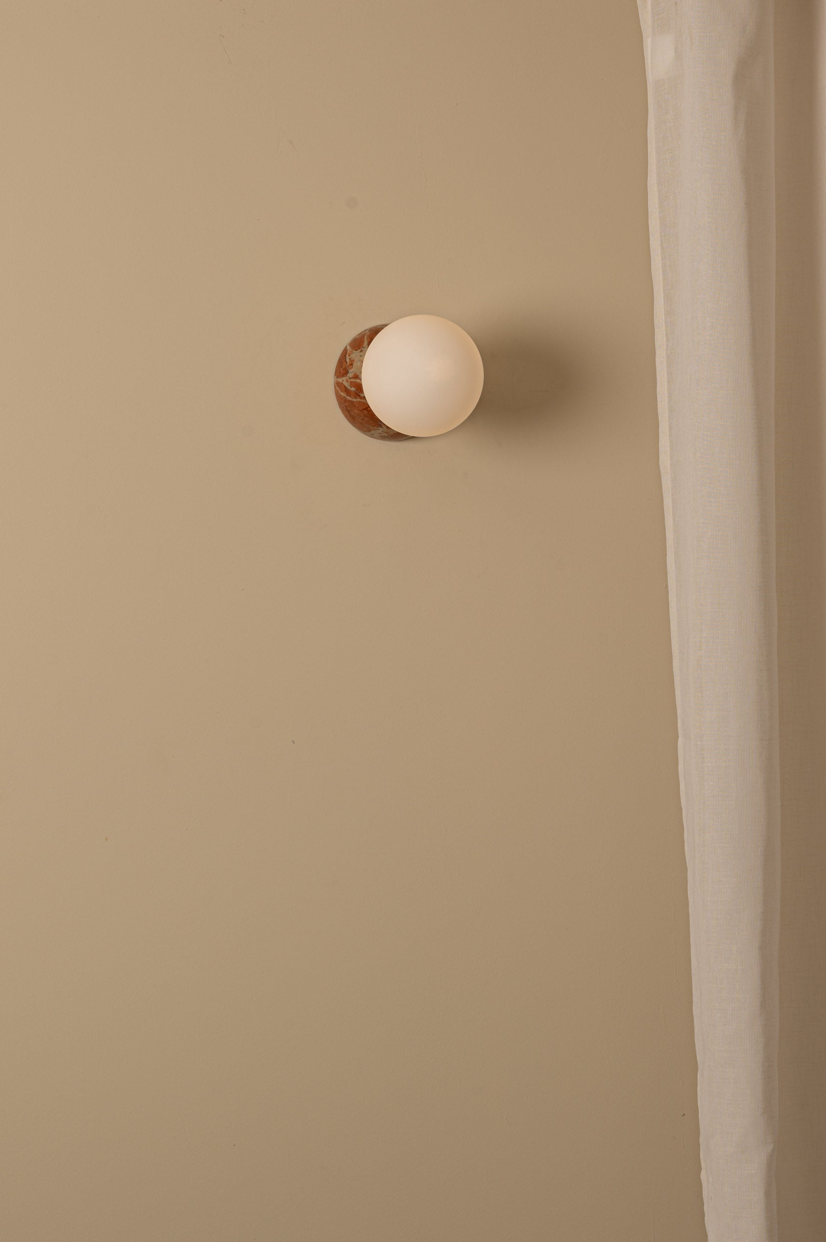 Wall lamp EKLIPSO red marble