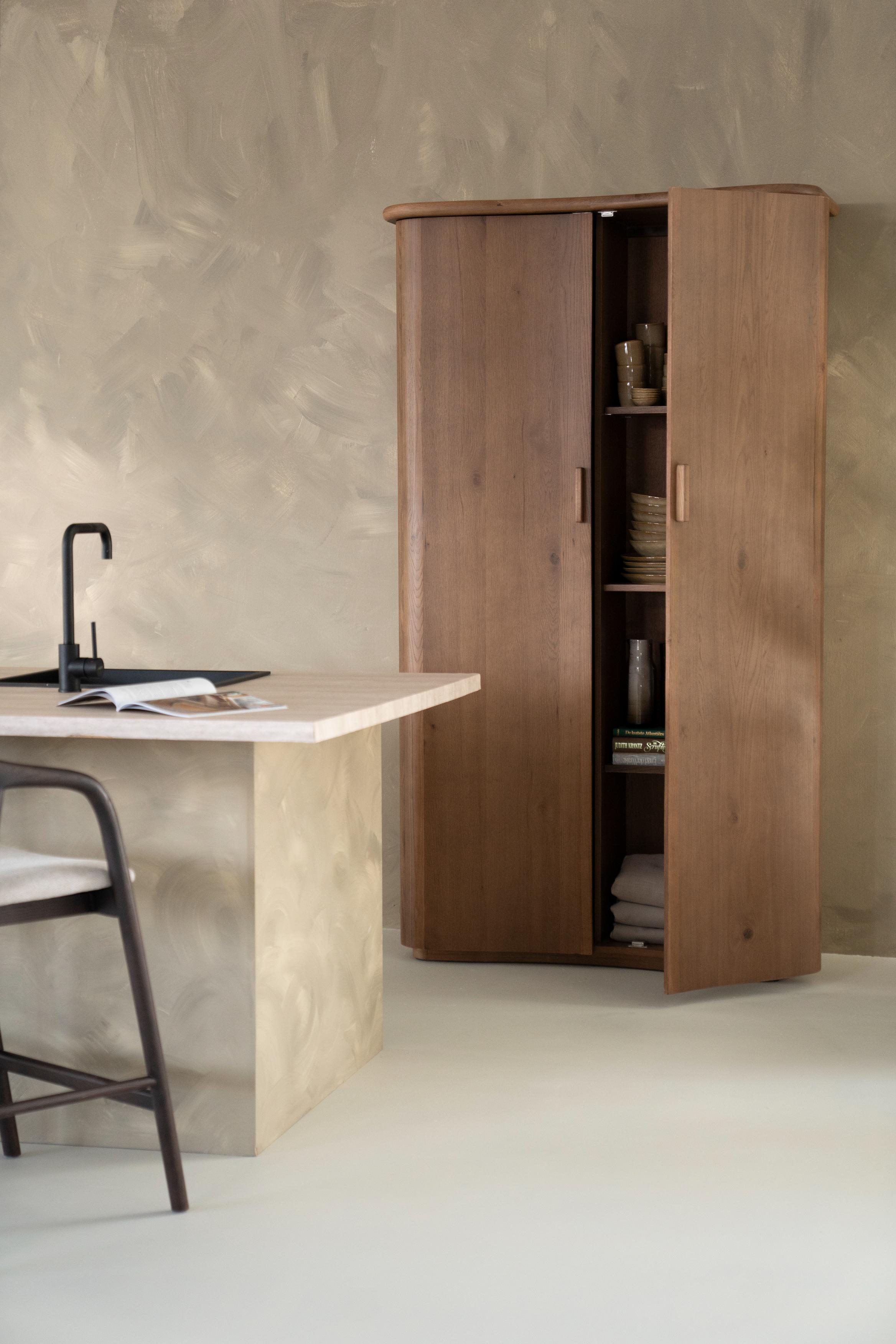 Josh-Schrank aus dunklem Eichenholz