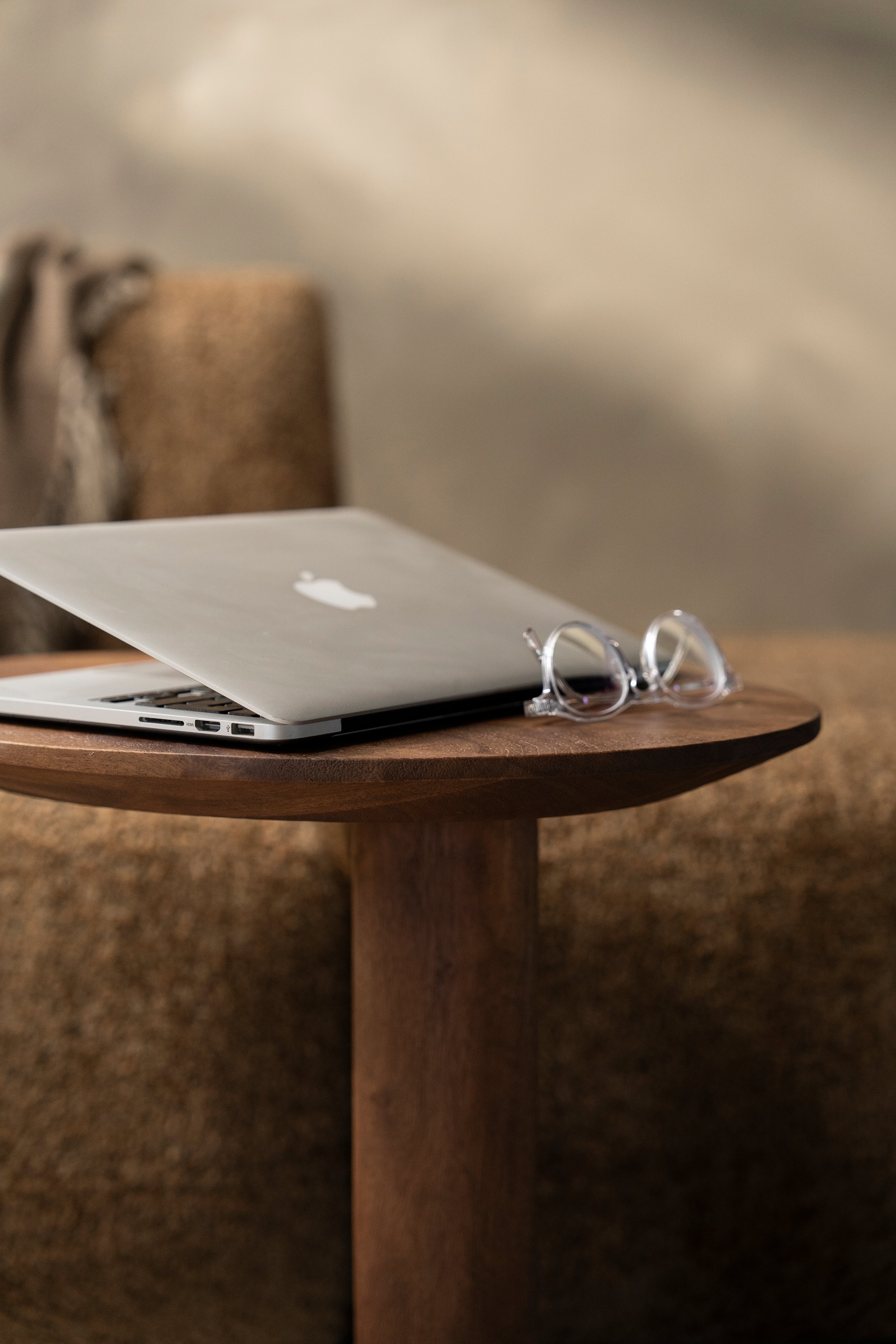 Beistelltisch NOVIA dunkles Mangoholz