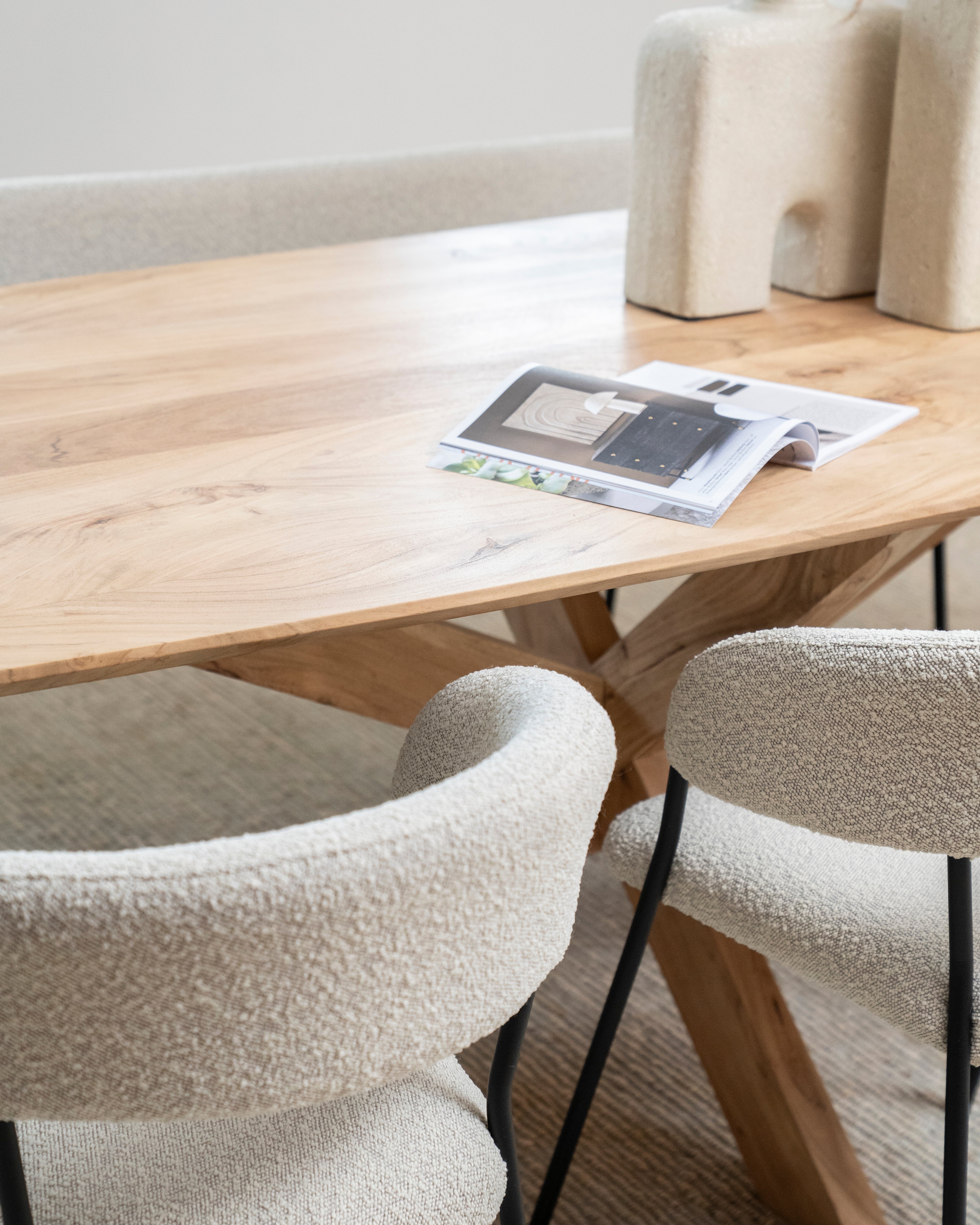 Oval Table NIKKI Acacia Wood