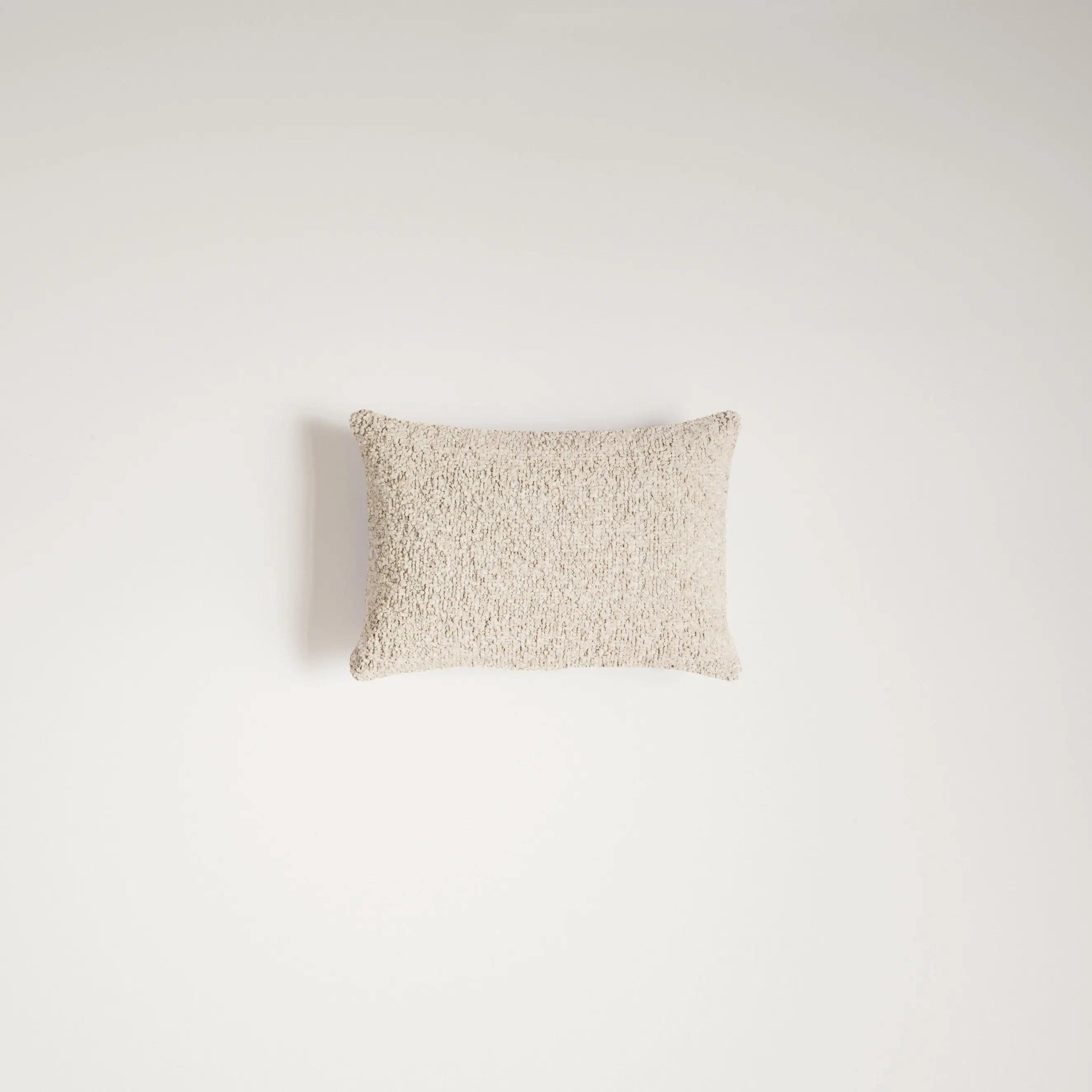 Poduszka DECORATIVE beżowy – tkanina bouclé