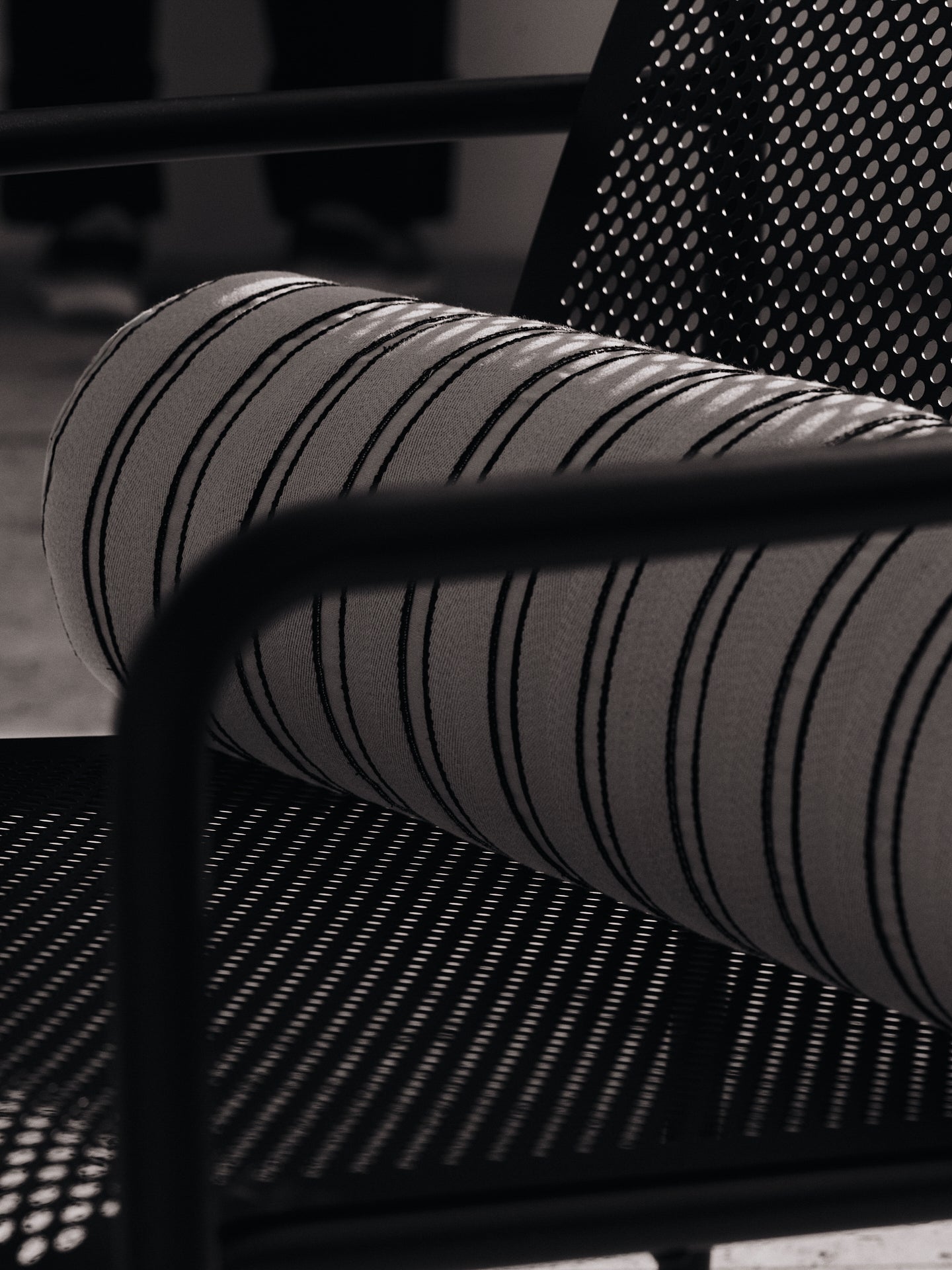 TWILL pillow broken white with black