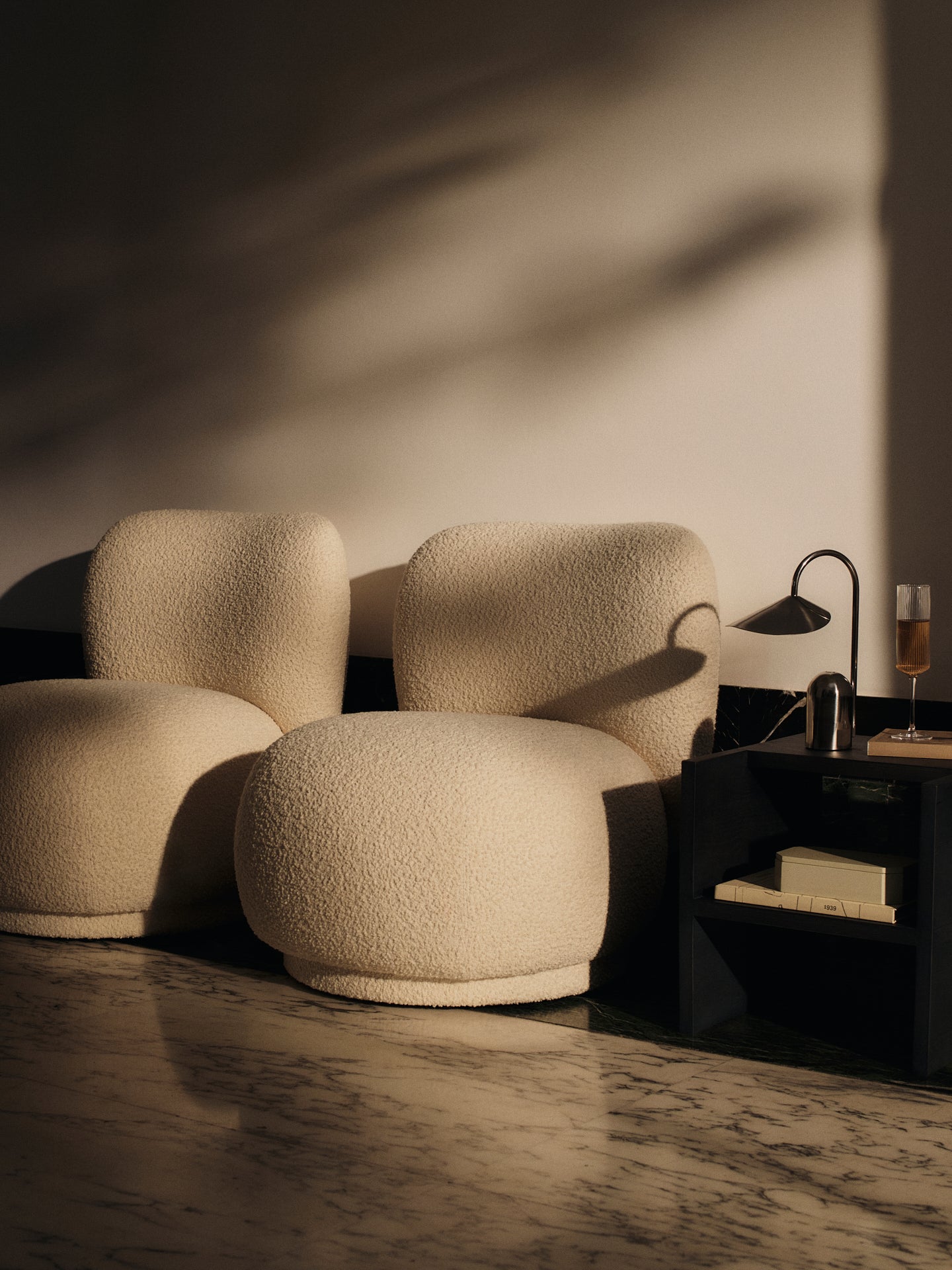 Drehstuhl RICO PICCOLO LOUNGE Nordic Bouclé złamana biel