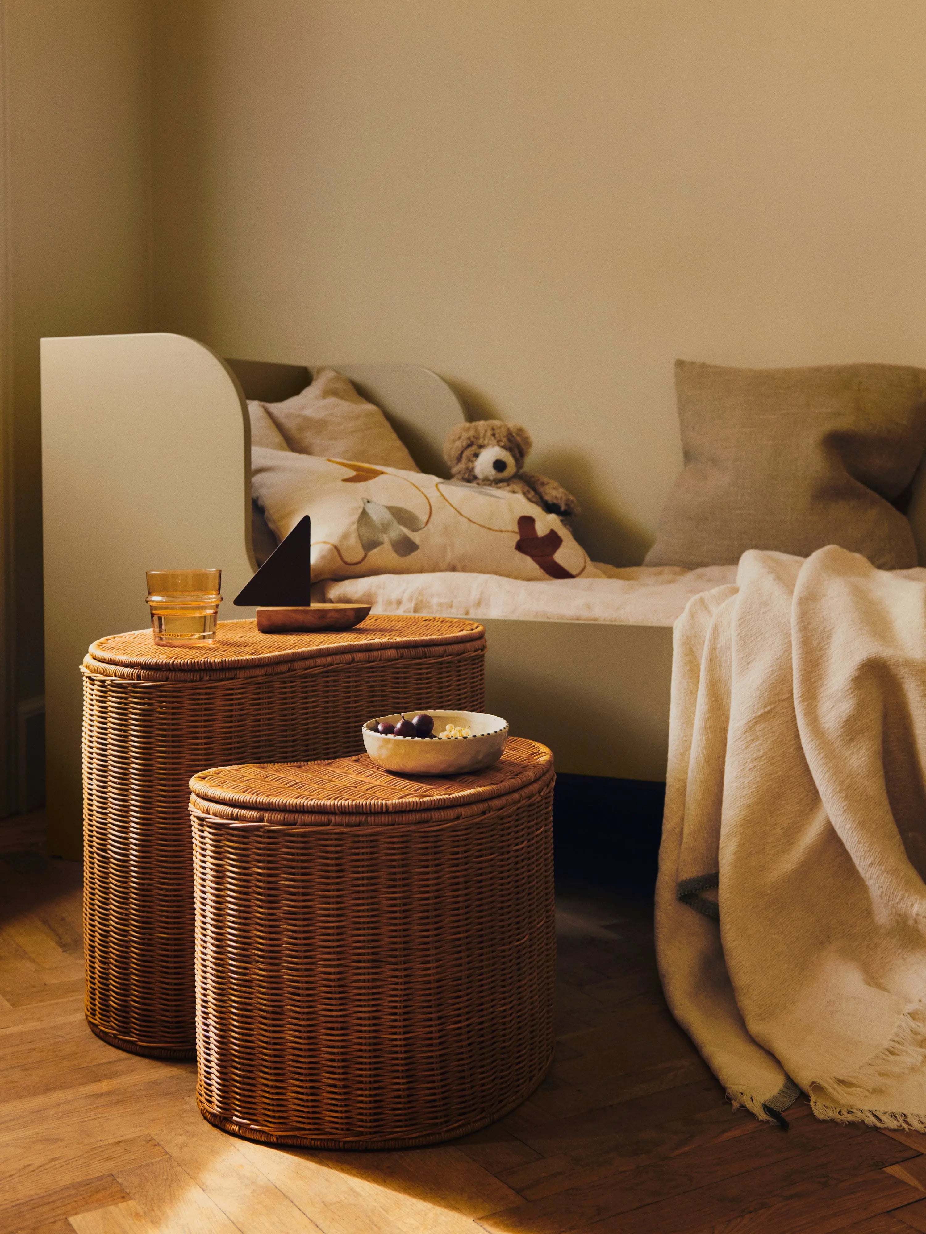 Poduszka SWIF BIRD kremowy – bawełna, ferm LIVING