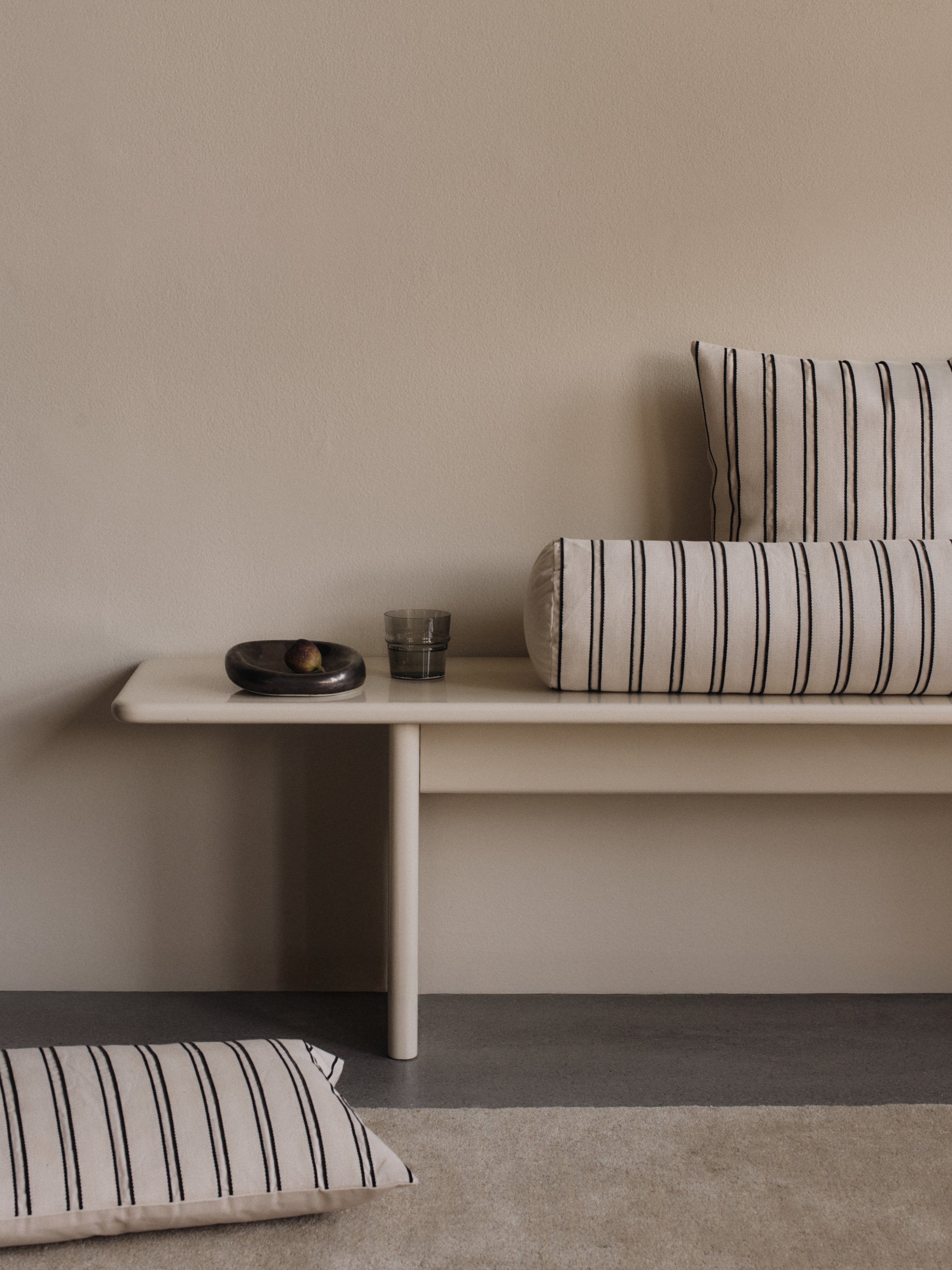 TWILL pillow broken white with black