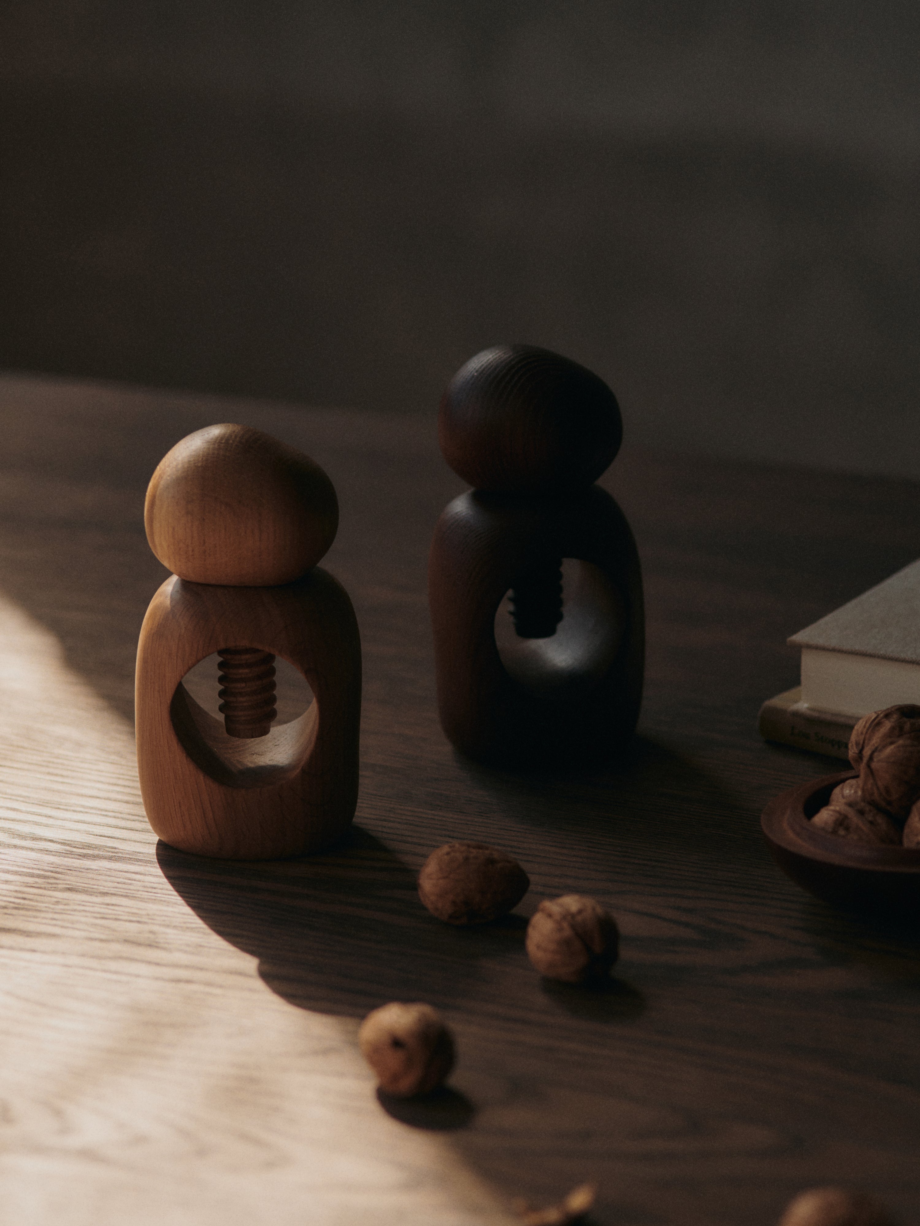 CAIRN Nutcracker dark oak wood