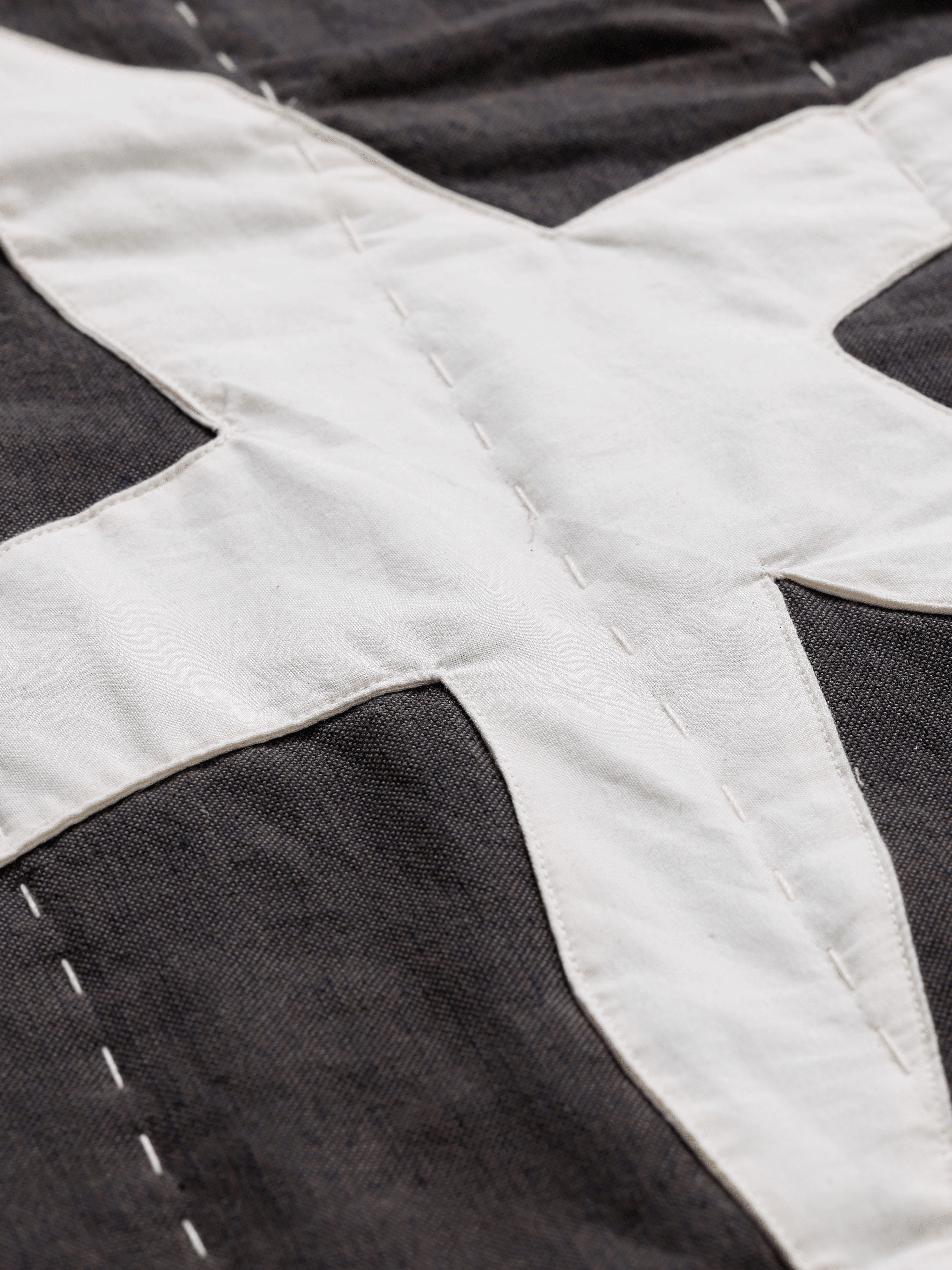 Gepolsterter KOVE APPLIQUÉ in Anthrazit