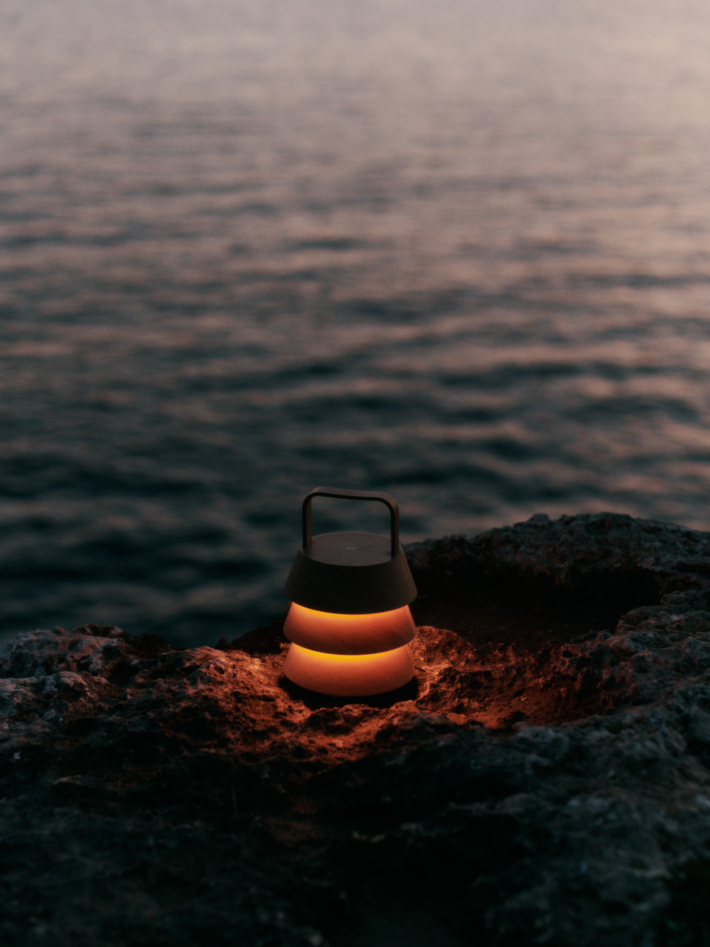 Tragbare Lampe LUVER lite aus Douglasienholz