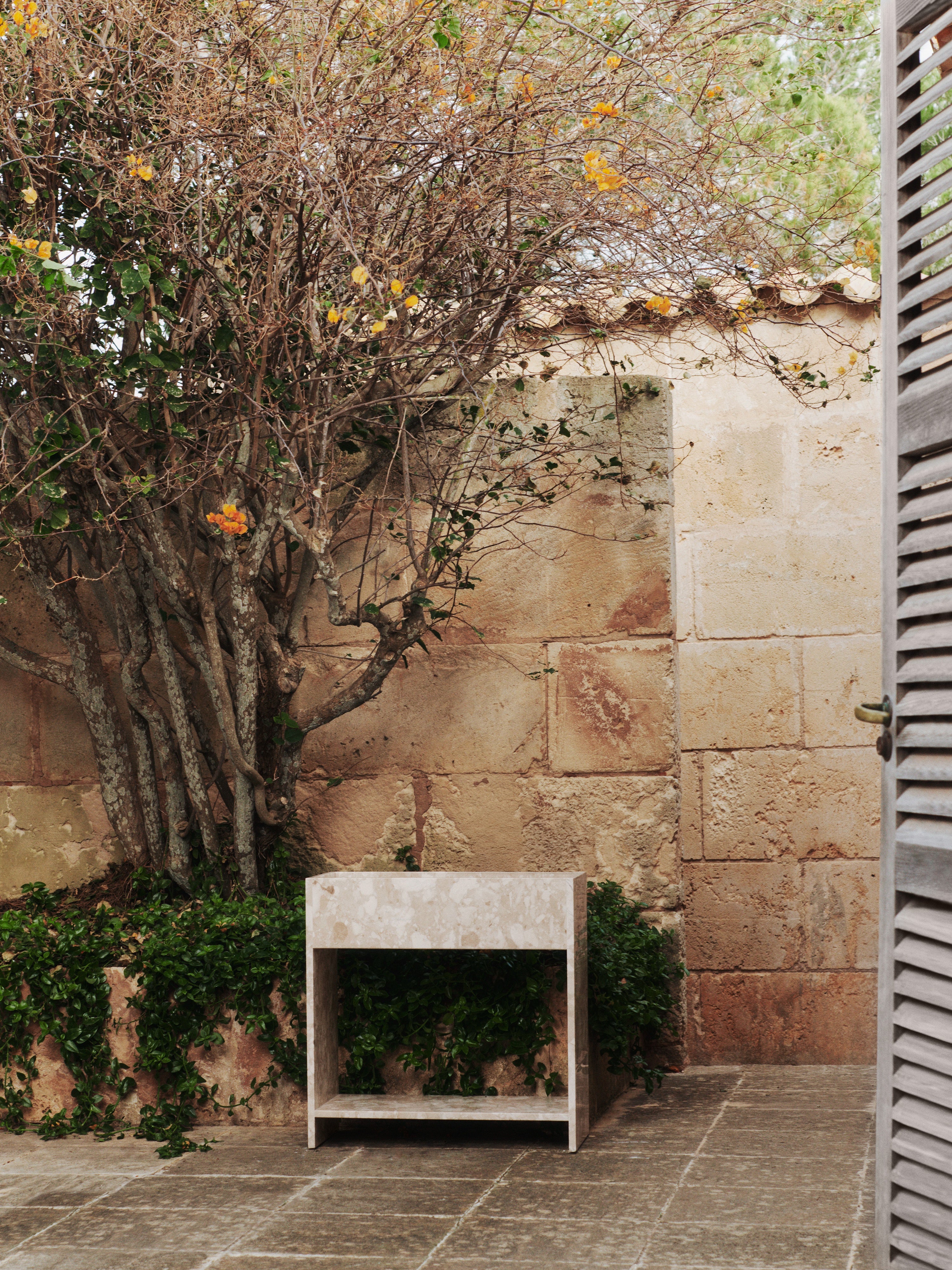 STONE PLANT BOX console sandy marble