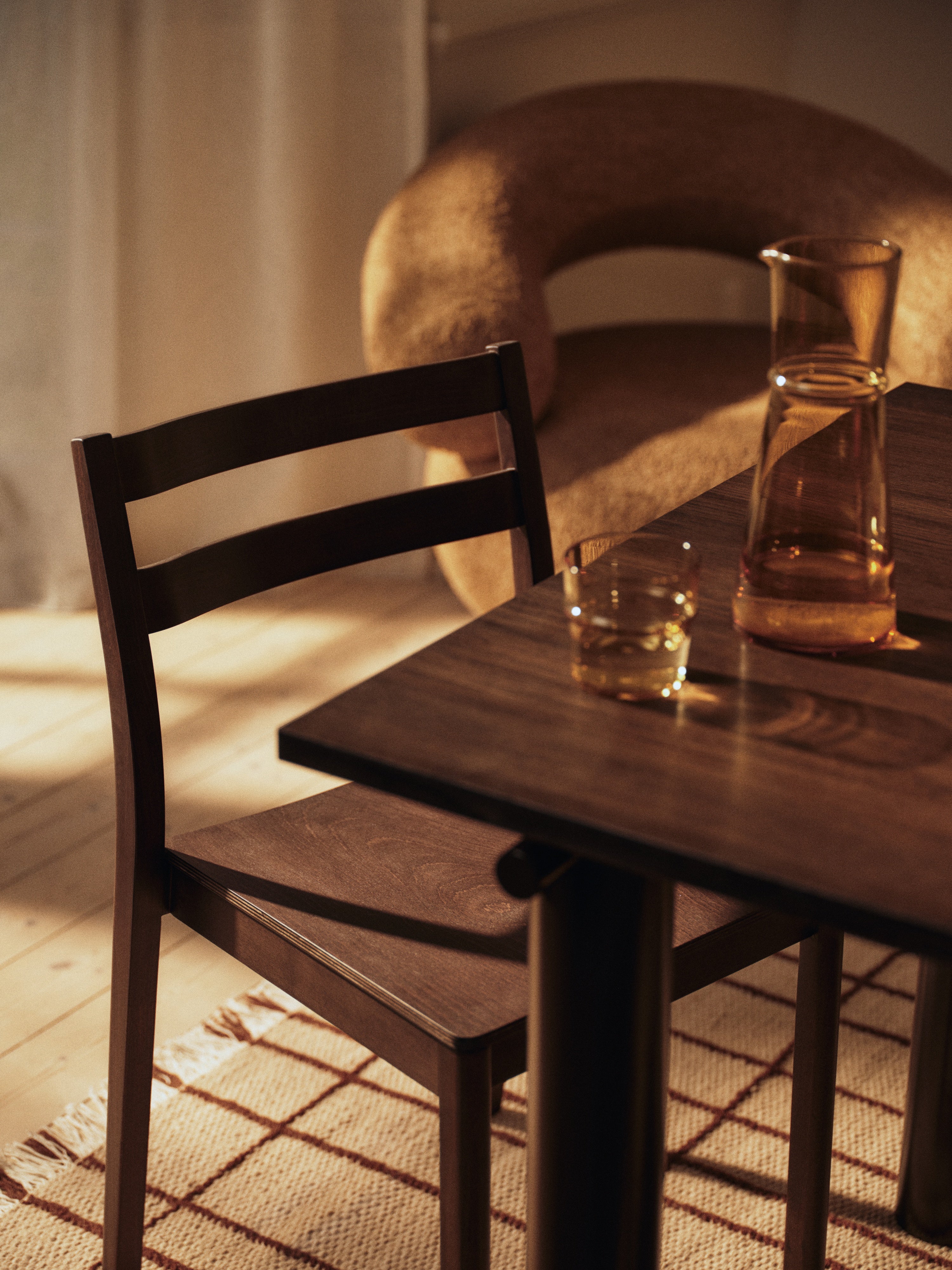 ATURA Table with Dark Oak Top and Chocolate Base