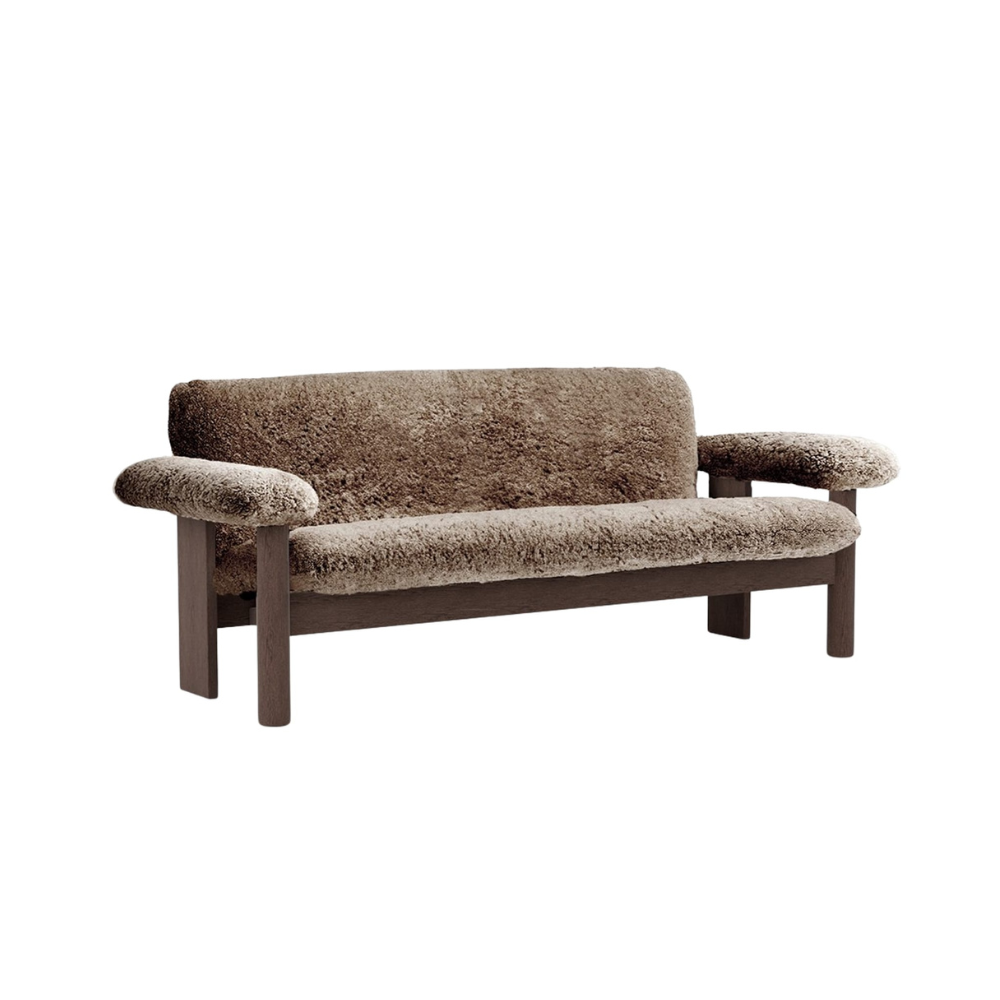 Sofa BRASILIA brązowa skóra owcza z ciemną dębową podstawą