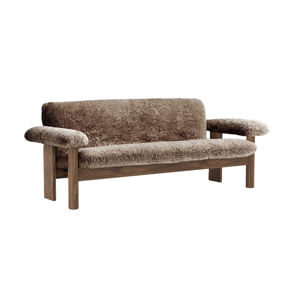 Sofa BRASILIA brązowa skóra owcza z orzechową podstawą